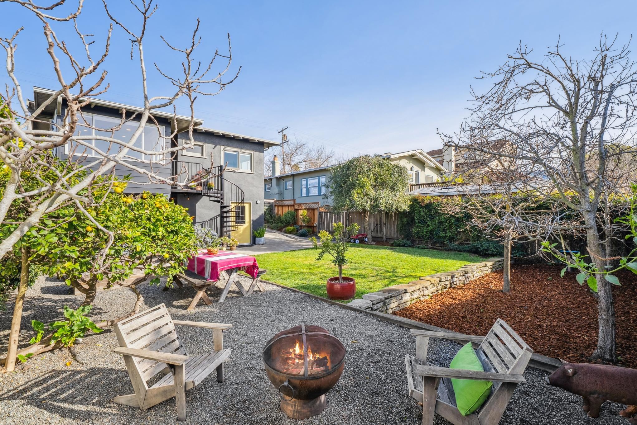 Detail Gallery Image 37 of 42 For 1546 Beverly Pl, Berkeley,  CA 94706 - 3 Beds | 1 Baths