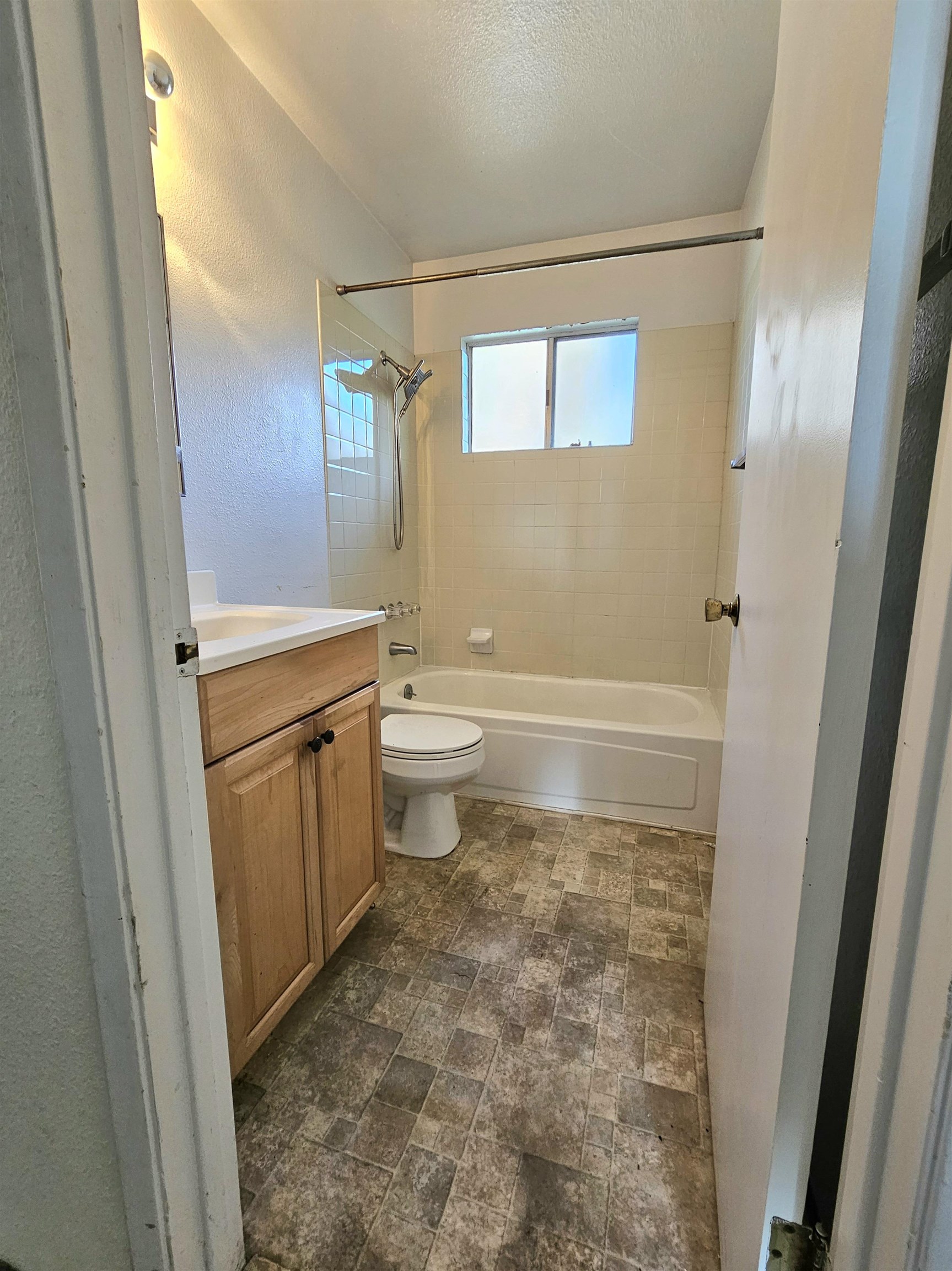 Detail Gallery Image 10 of 29 For 2443 Grande Vista Ave, Oakland,  CA 94601 - – Beds | – Baths