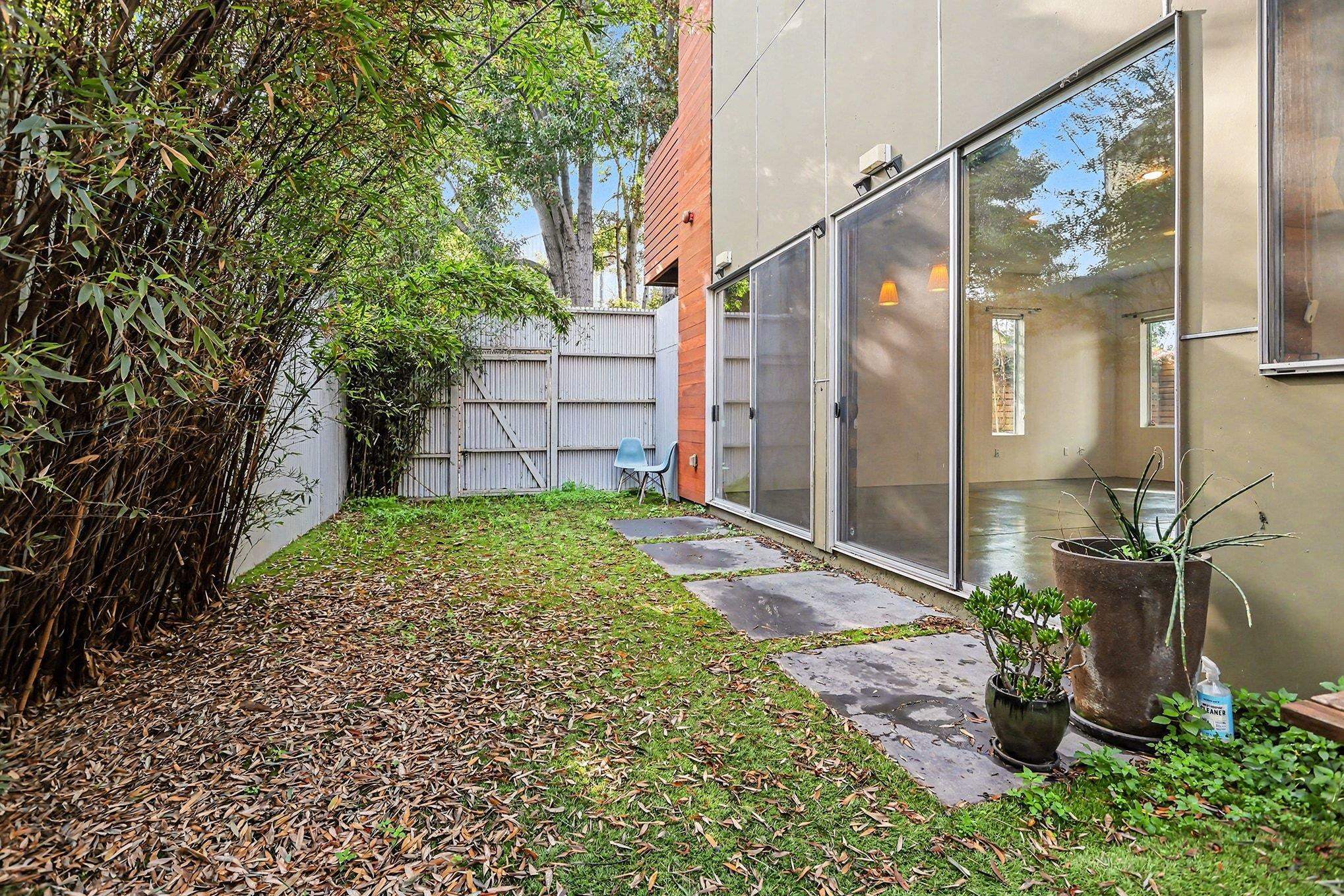 Detail Gallery Image 20 of 29 For 3425 Louise Street, Oakland,  CA 94608-4123 - 3 Beds | 3 Baths