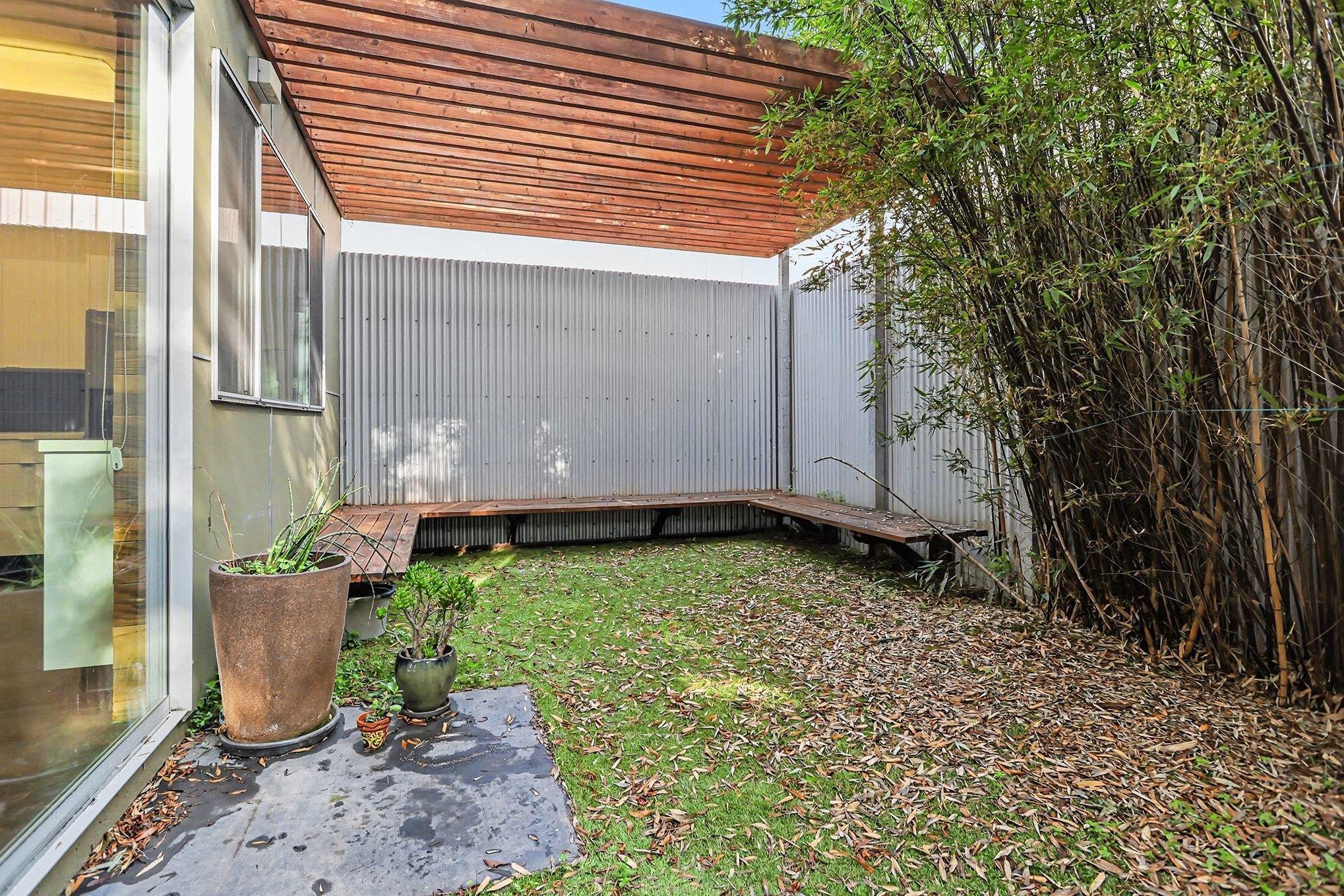 Detail Gallery Image 26 of 29 For 3425 Louise Street, Oakland,  CA 94608-4123 - 3 Beds | 3 Baths