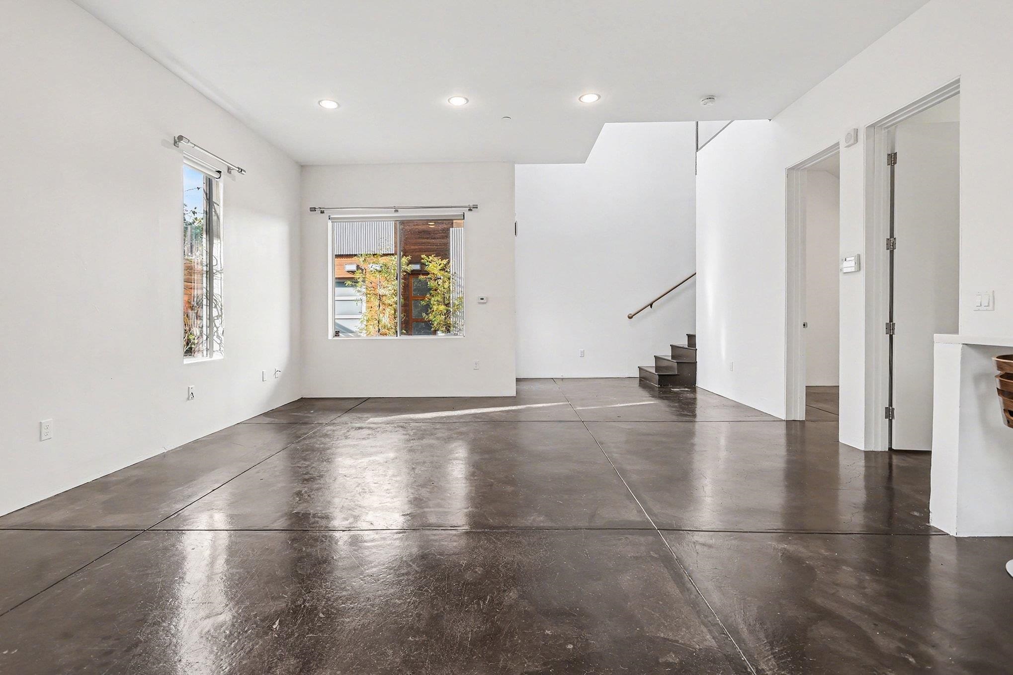 Detail Gallery Image 4 of 29 For 3425 Louise Street, Oakland,  CA 94608-4123 - 3 Beds | 3 Baths