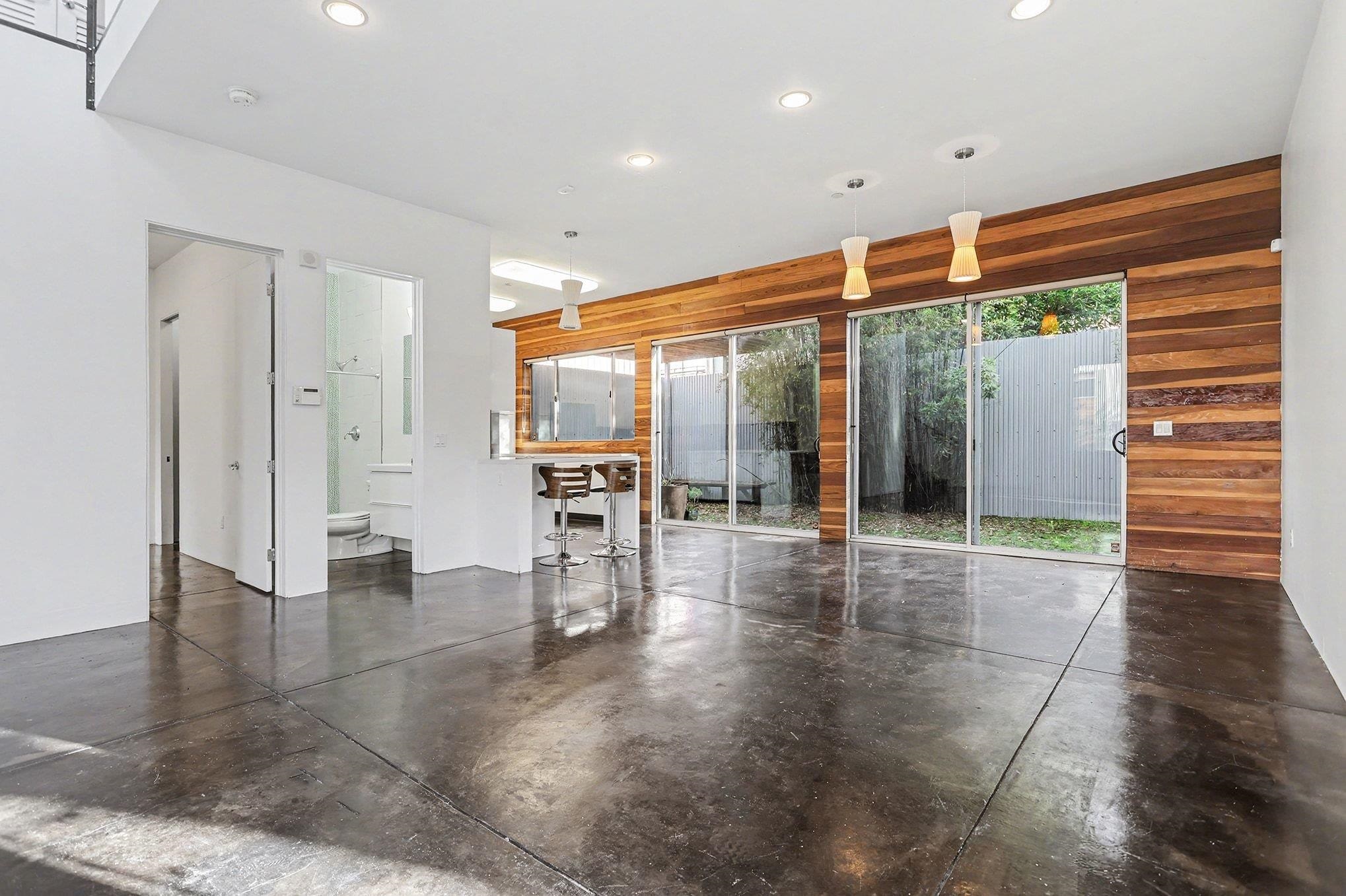 Detail Gallery Image 7 of 29 For 3425 Louise Street, Oakland,  CA 94608-4123 - 3 Beds | 3 Baths