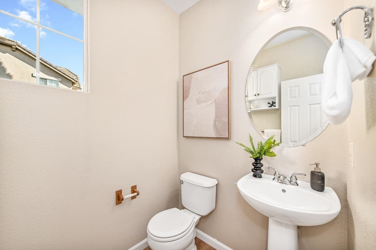 Detail Gallery Image 11 of 51 For 5740 Woodrose Way, Livermore,  CA 94551 - 4 Beds | 2/1 Baths