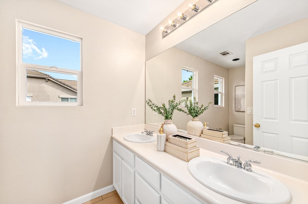 Detail Gallery Image 24 of 51 For 5740 Woodrose Way, Livermore,  CA 94551 - 4 Beds | 2/1 Baths