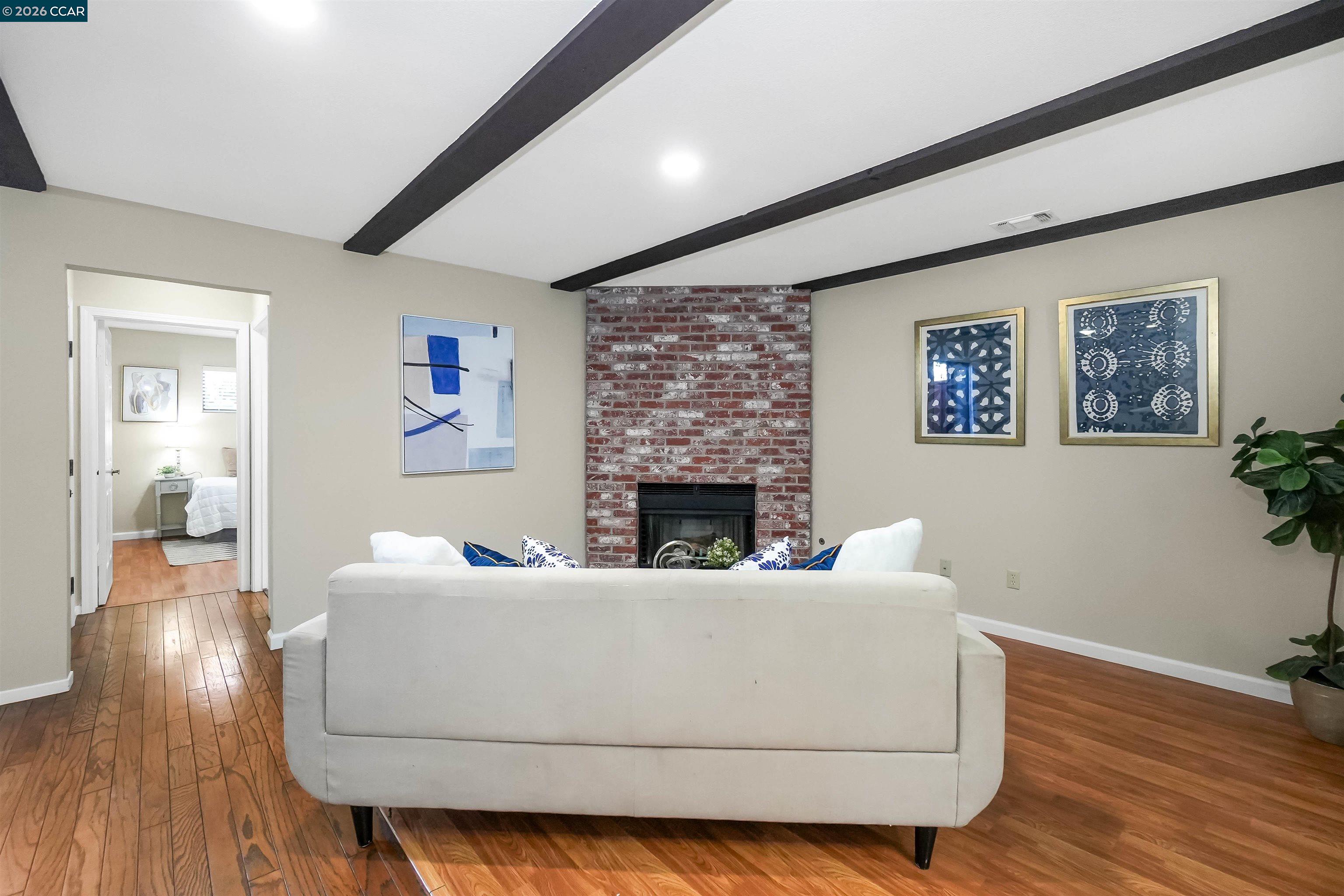 Photo #6: 41122236 Listing: Photo #6