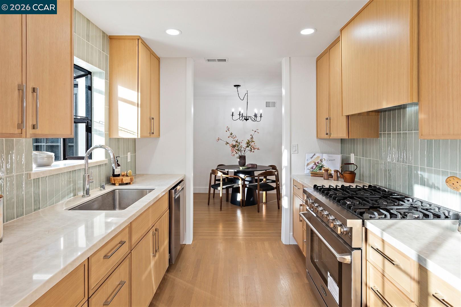 Detail Gallery Image 13 of 53 For 437 Coleman Ct, Pleasant Hill,  CA 94523 - 3 Beds | 2 Baths