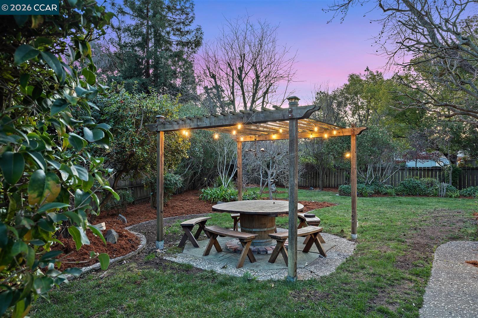 Detail Gallery Image 27 of 53 For 437 Coleman Ct, Pleasant Hill,  CA 94523 - 3 Beds | 2 Baths