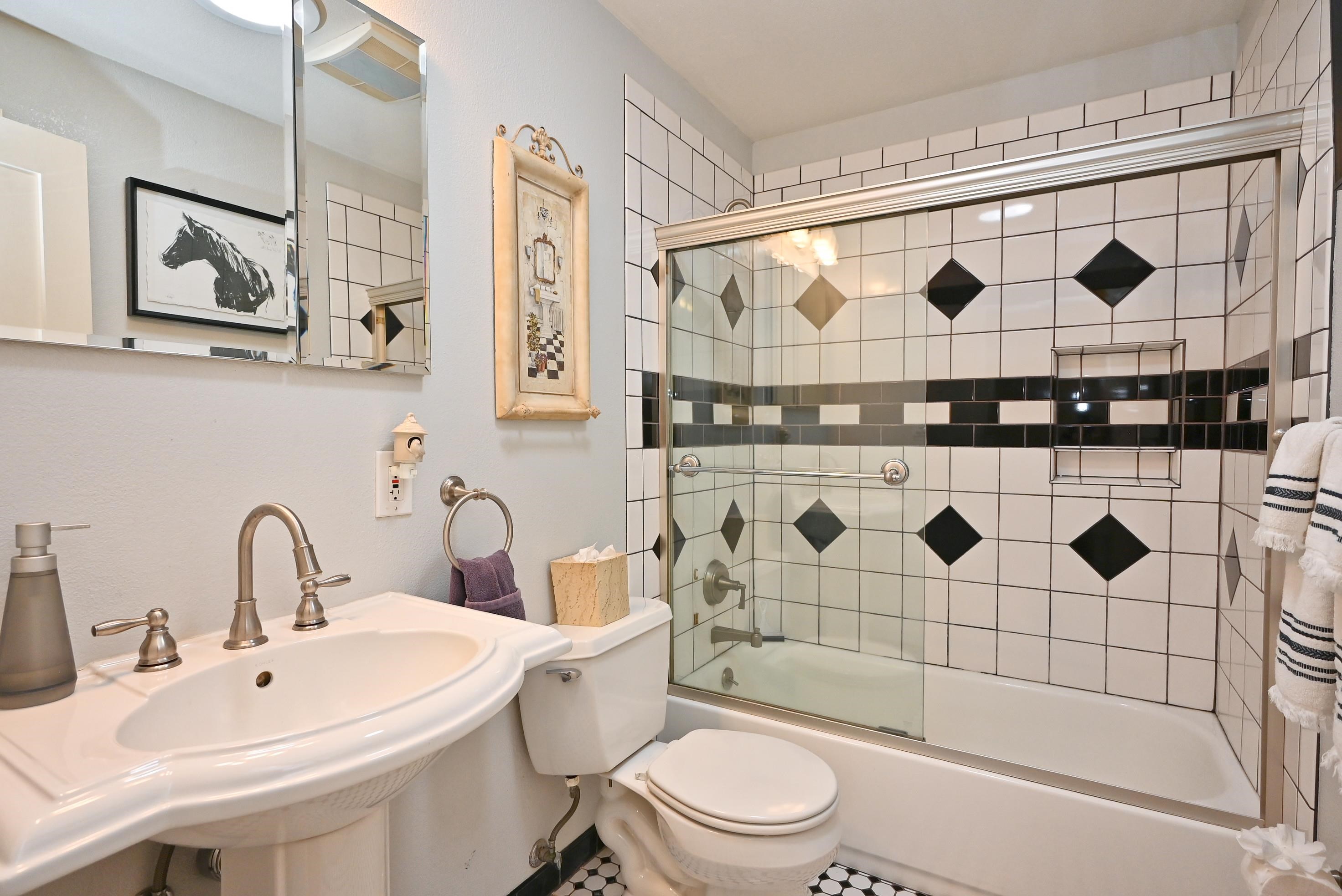 Detail Gallery Image 19 of 36 For 1215 S Livermore Avenue, Livermore,  CA 94550 - 3 Beds | 2 Baths