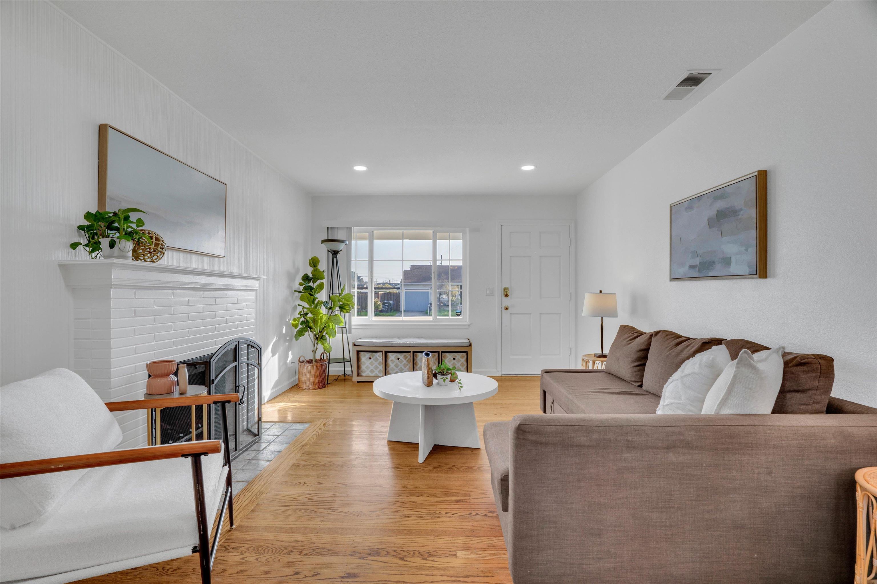 Detail Gallery Image 11 of 41 For 1024 Locust St, Livermore,  CA 94551 - 3 Beds | 1 Baths