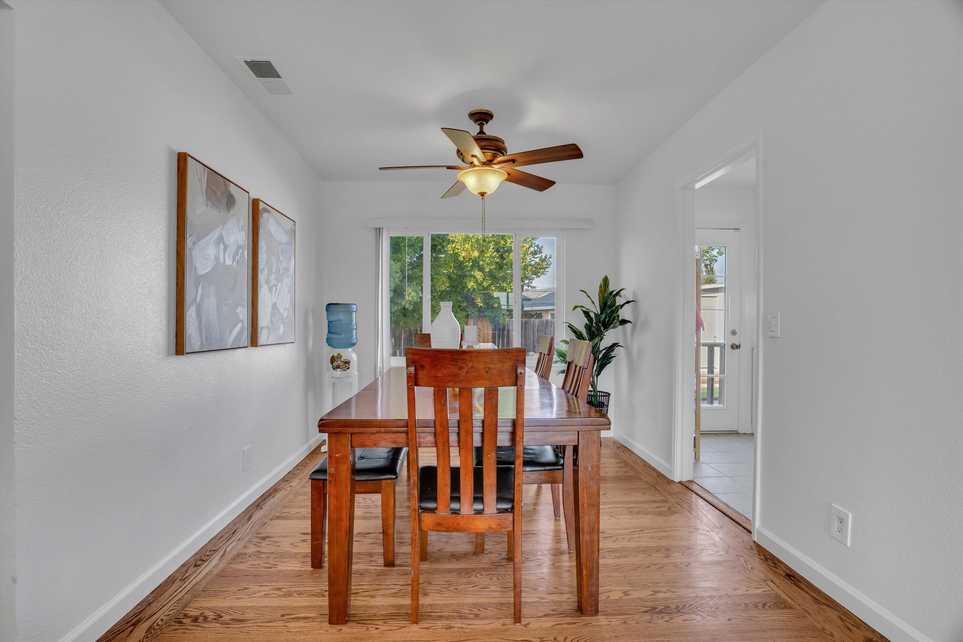 Detail Gallery Image 14 of 41 For 1024 Locust St, Livermore,  CA 94551 - 3 Beds | 1 Baths