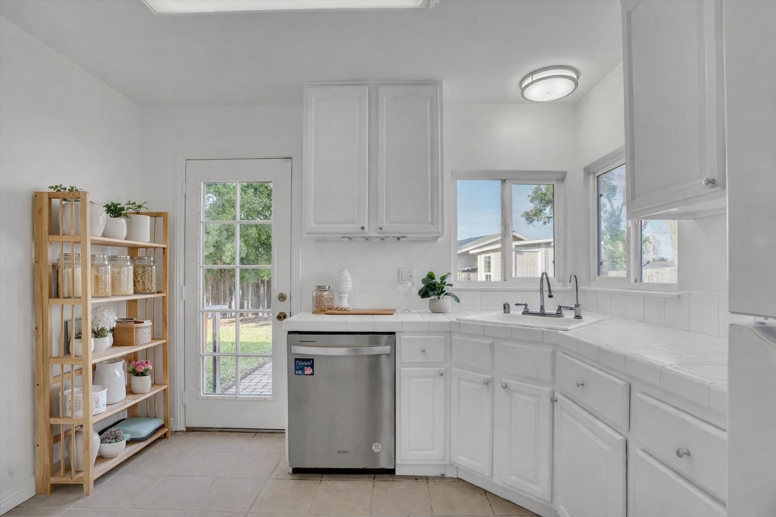 Detail Gallery Image 18 of 41 For 1024 Locust St, Livermore,  CA 94551 - 3 Beds | 1 Baths