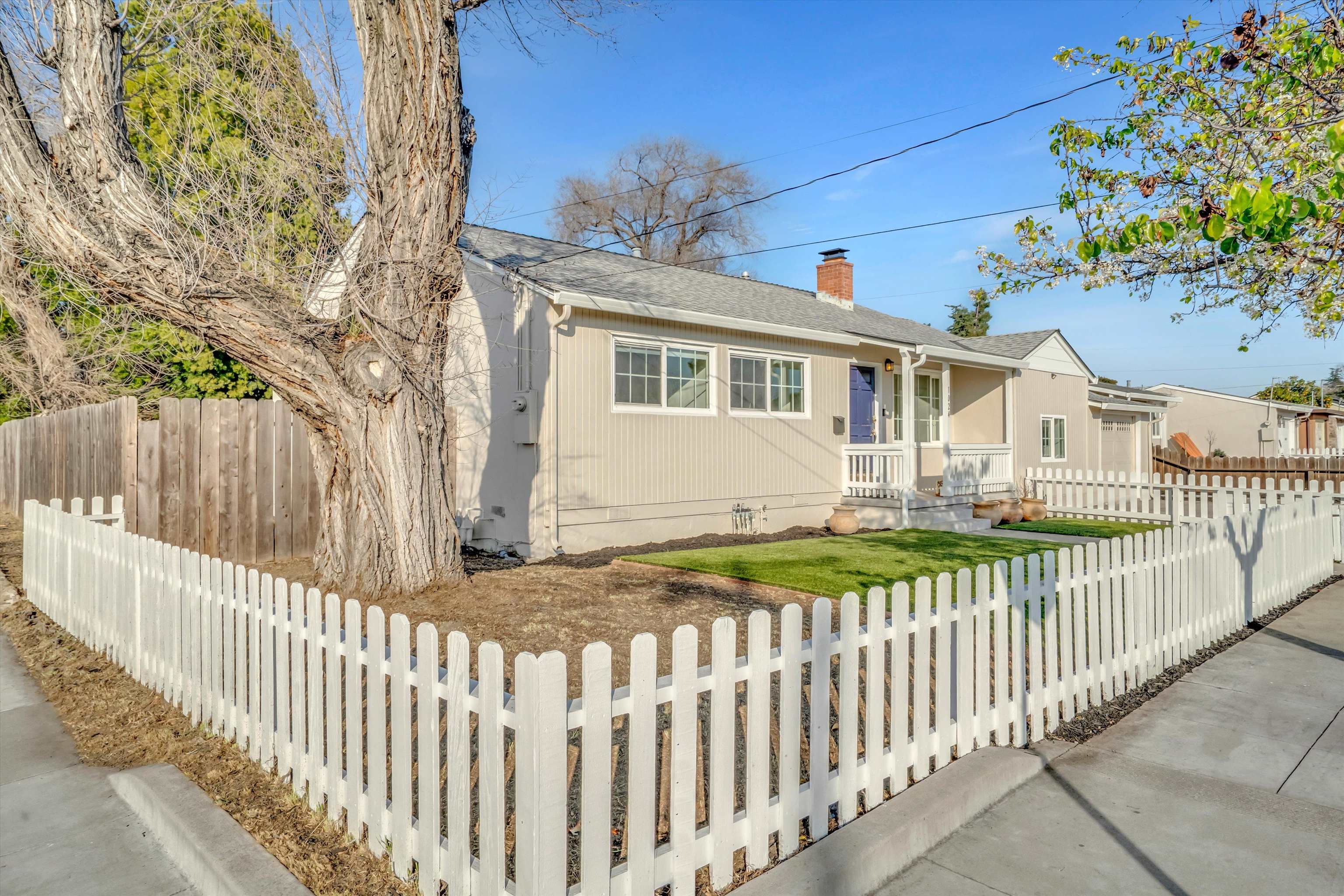 Detail Gallery Image 6 of 41 For 1024 Locust St, Livermore,  CA 94551 - 3 Beds | 1 Baths