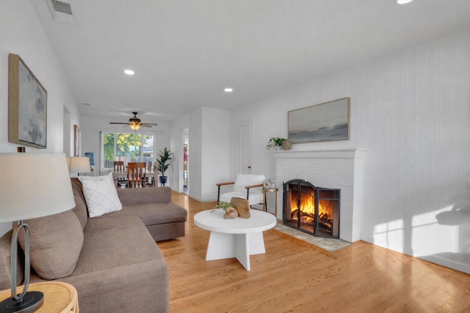 Detail Gallery Image 8 of 41 For 1024 Locust St, Livermore,  CA 94551 - 3 Beds | 1 Baths