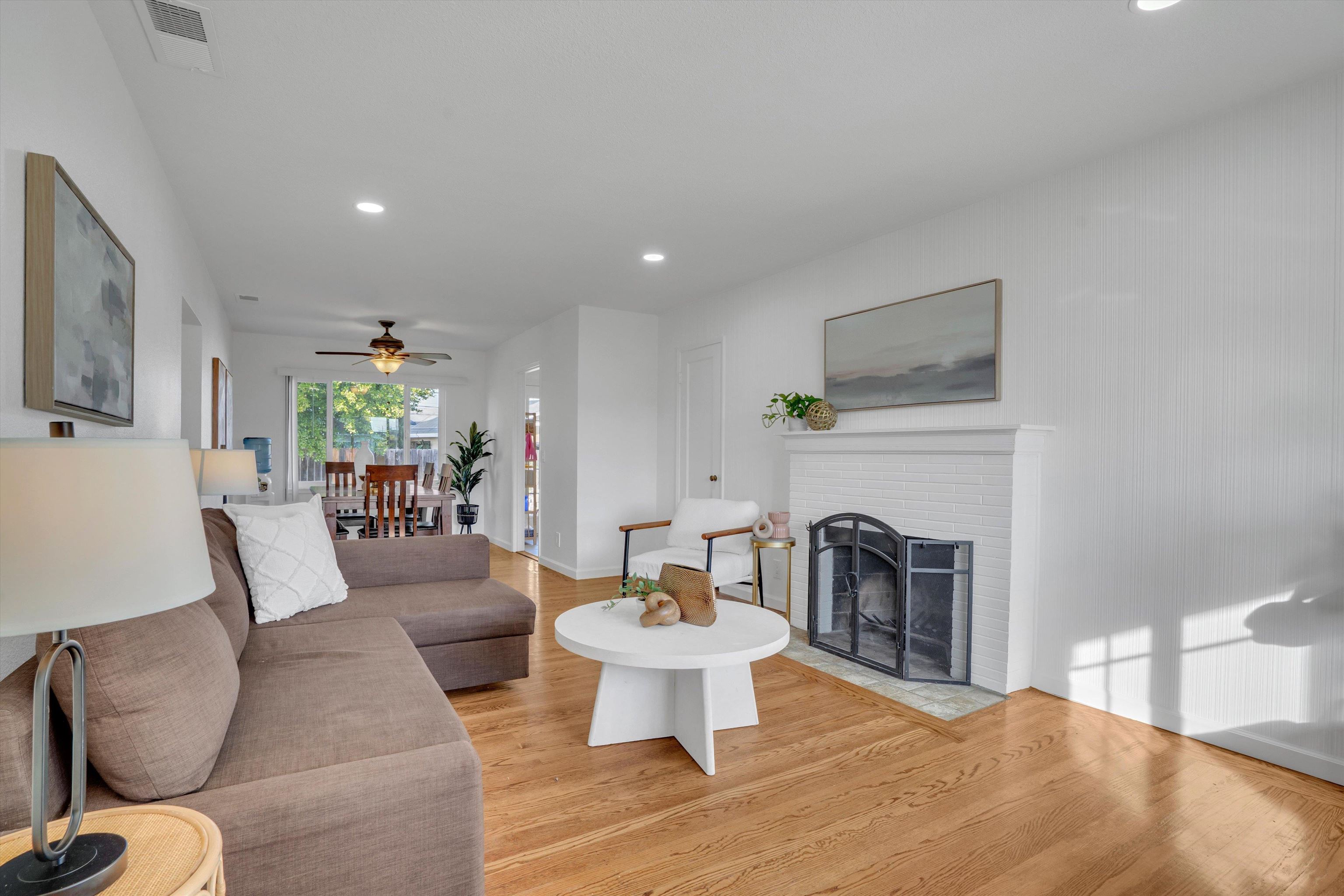 Detail Gallery Image 9 of 41 For 1024 Locust St, Livermore,  CA 94551 - 3 Beds | 1 Baths