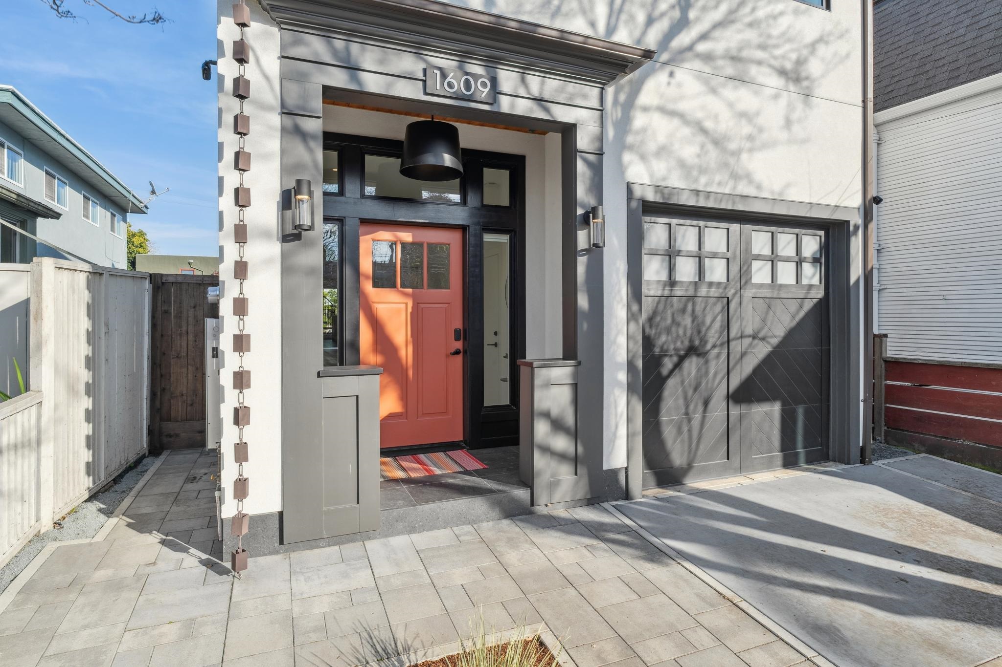 Detail Gallery Image 3 of 47 For 1609 Kains Ave, Berkeley,  CA 94702 - 3 Beds | 2/1 Baths