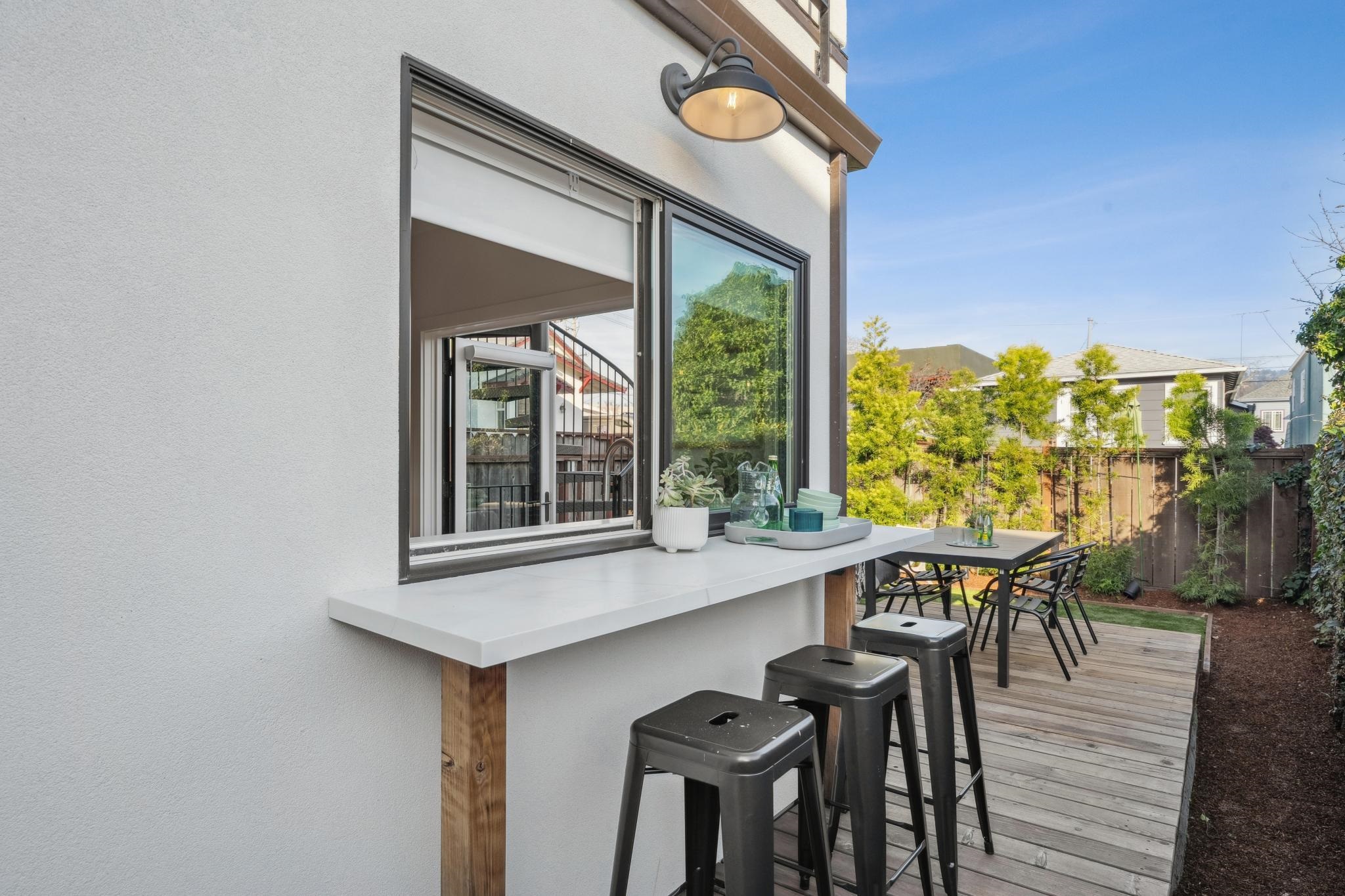 Detail Gallery Image 23 of 47 For 1609 Kains Ave, Berkeley,  CA 94702 - 3 Beds | 2/1 Baths