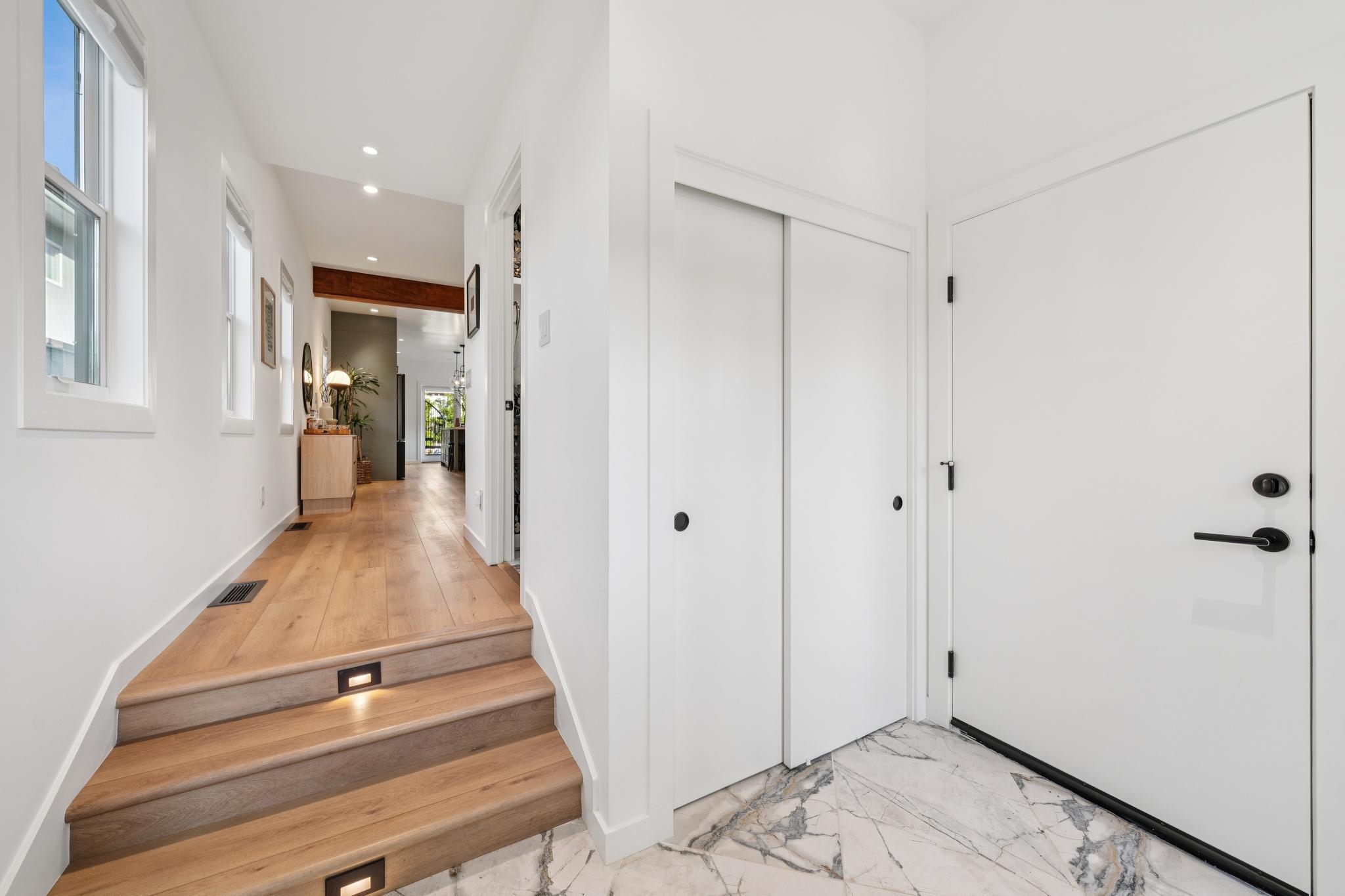 Detail Gallery Image 4 of 47 For 1609 Kains Ave, Berkeley,  CA 94702 - 3 Beds | 2/1 Baths