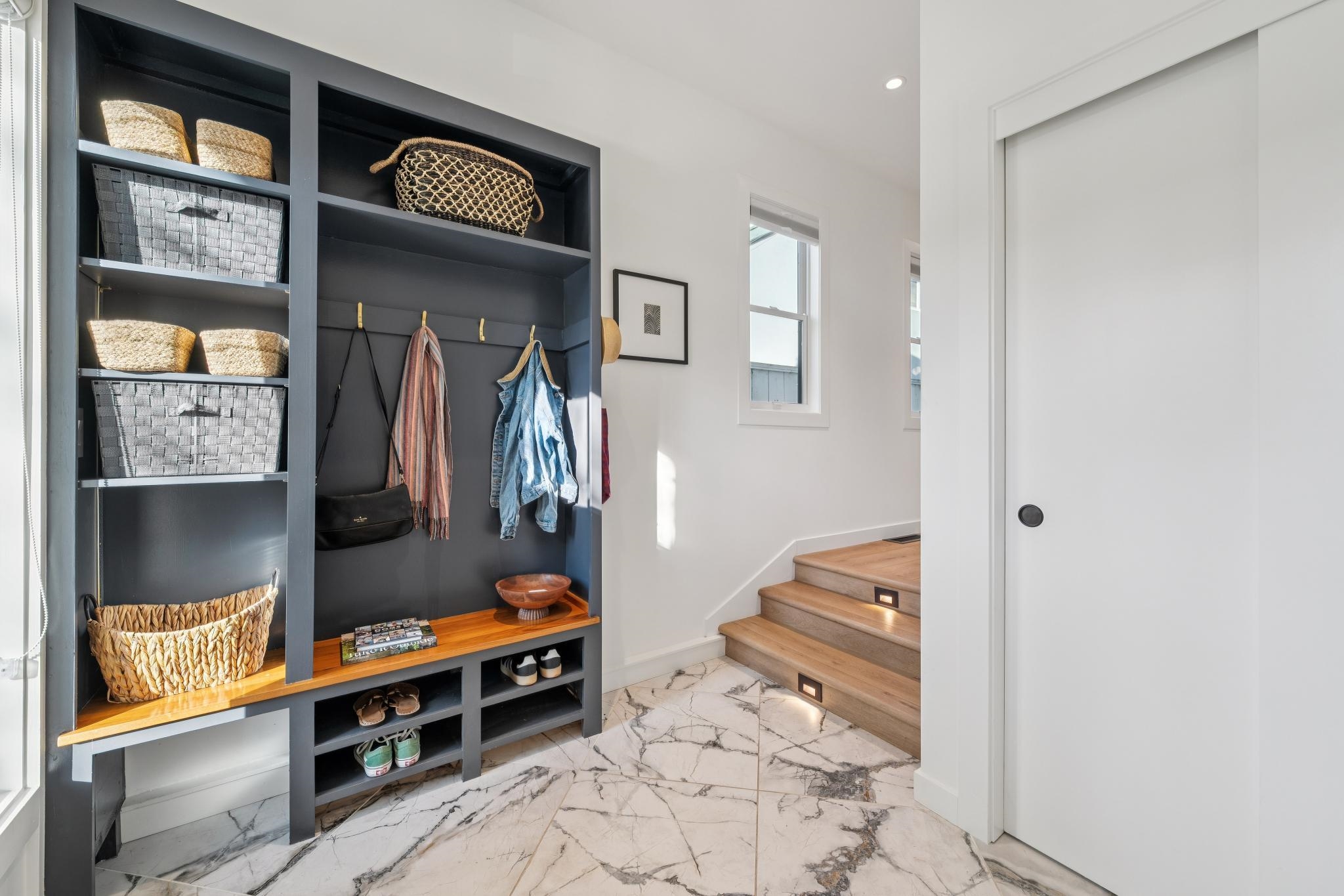 Detail Gallery Image 5 of 47 For 1609 Kains Ave, Berkeley,  CA 94702 - 3 Beds | 2/1 Baths