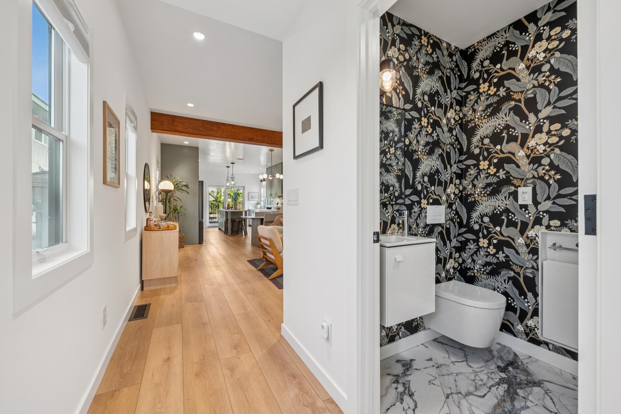 Detail Gallery Image 8 of 47 For 1609 Kains Ave, Berkeley,  CA 94702 - 3 Beds | 2/1 Baths