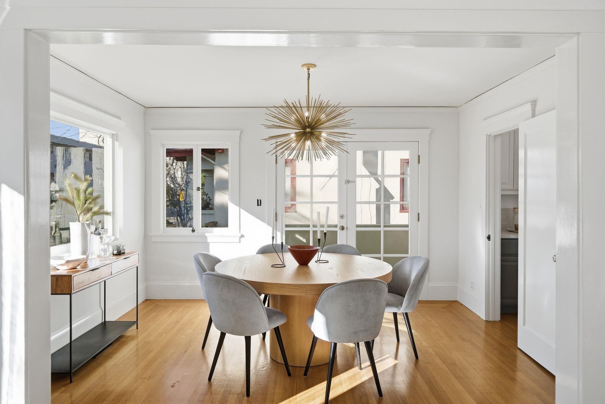 Detail Gallery Image 11 of 46 For 2401 Carleton Street, Berkeley,  CA 94704 - 3 Beds | 2/1 Baths