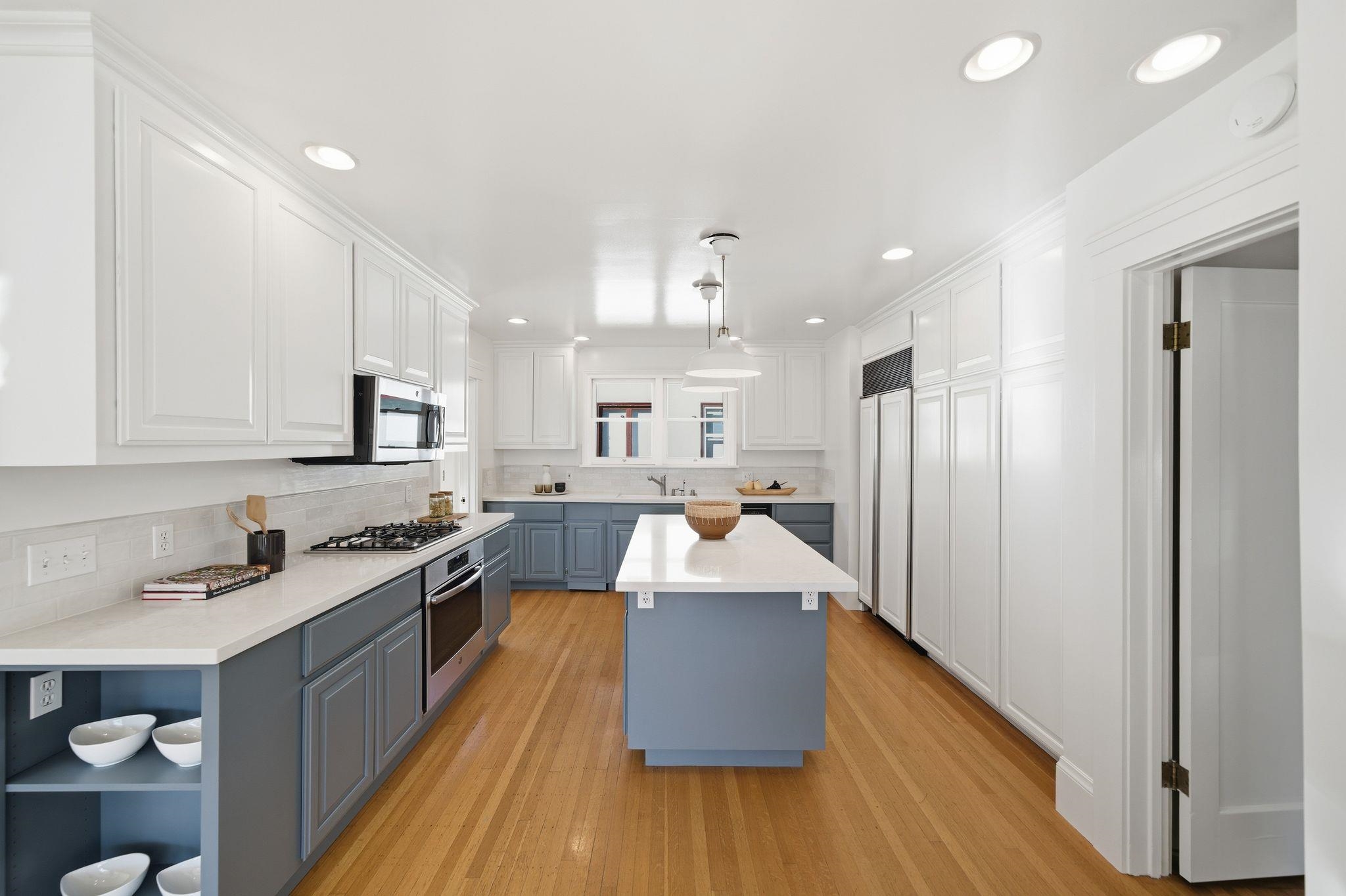 Detail Gallery Image 15 of 46 For 2401 Carleton Street, Berkeley,  CA 94704 - 3 Beds | 2/1 Baths