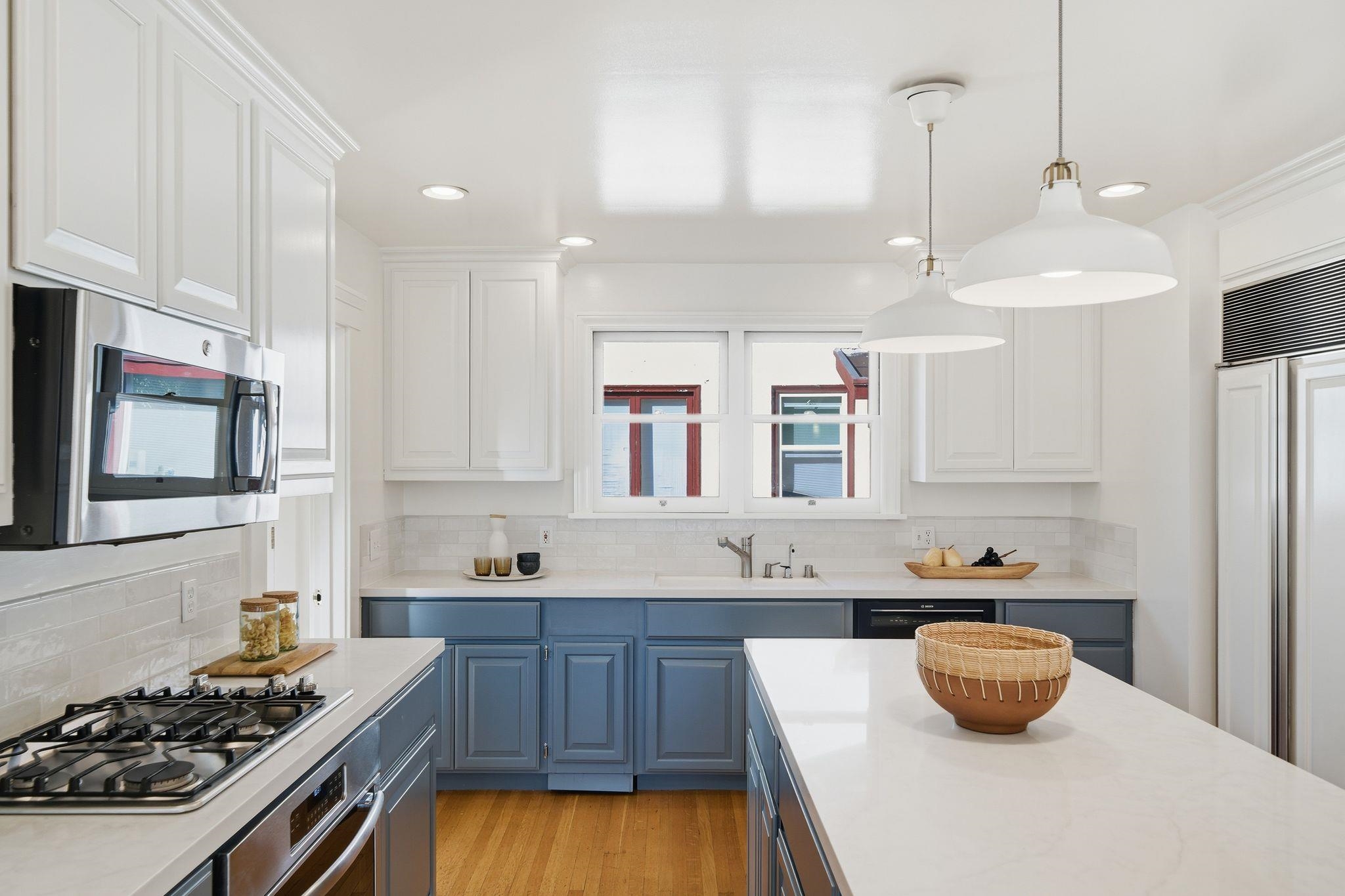 Detail Gallery Image 17 of 46 For 2401 Carleton Street, Berkeley,  CA 94704 - 3 Beds | 2/1 Baths