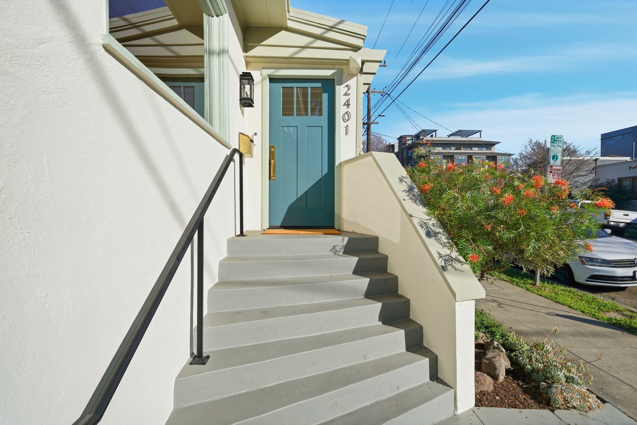 Detail Gallery Image 3 of 46 For 2401 Carleton Street, Berkeley,  CA 94704 - 3 Beds | 2/1 Baths