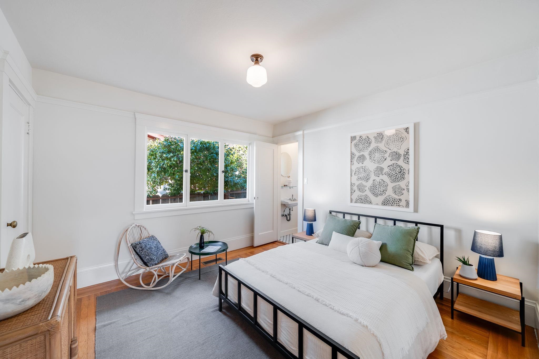 Detail Gallery Image 21 of 46 For 2401 Carleton Street, Berkeley,  CA 94704 - 3 Beds | 2/1 Baths