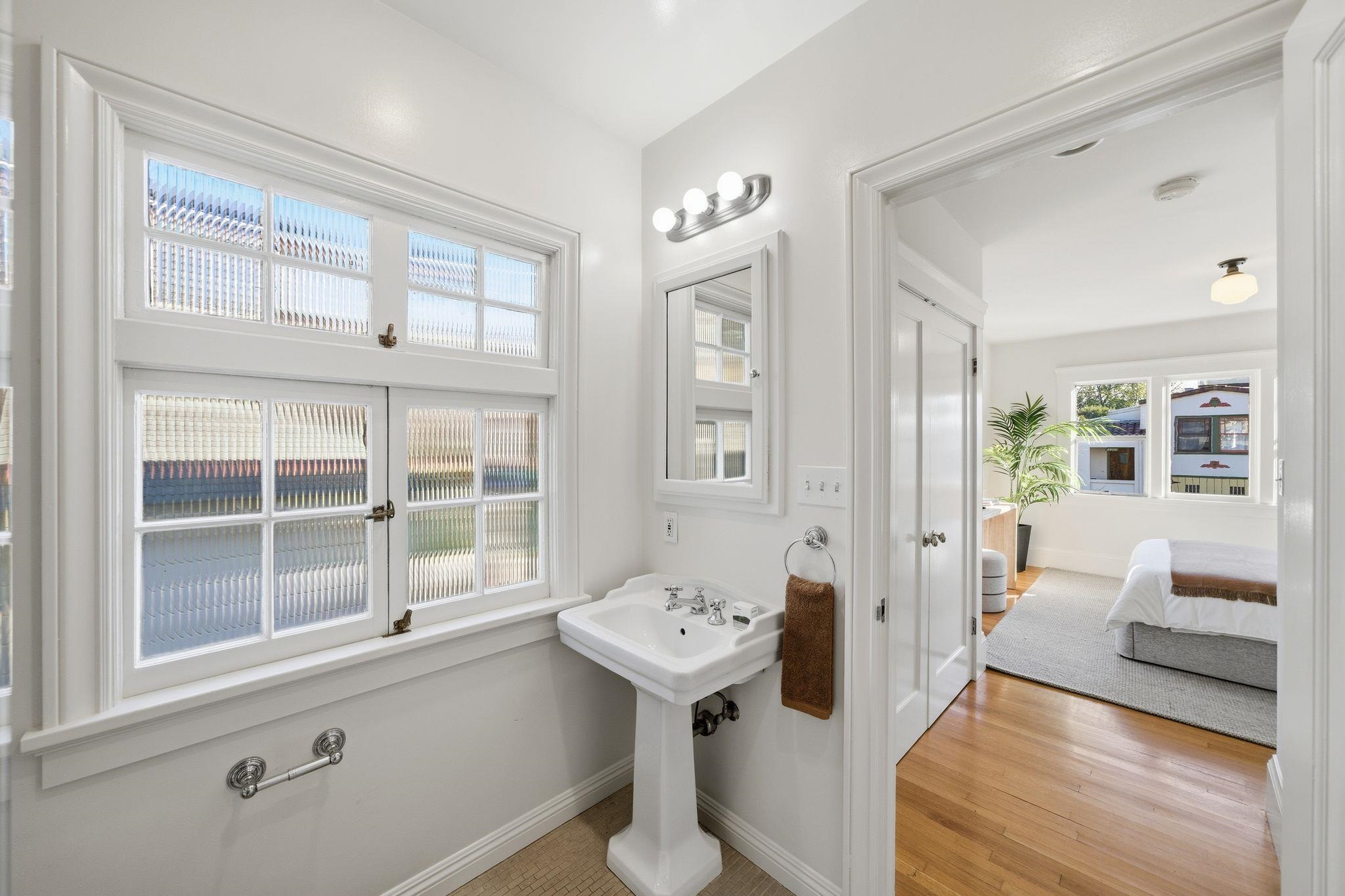 Detail Gallery Image 29 of 46 For 2401 Carleton Street, Berkeley,  CA 94704 - 3 Beds | 2/1 Baths