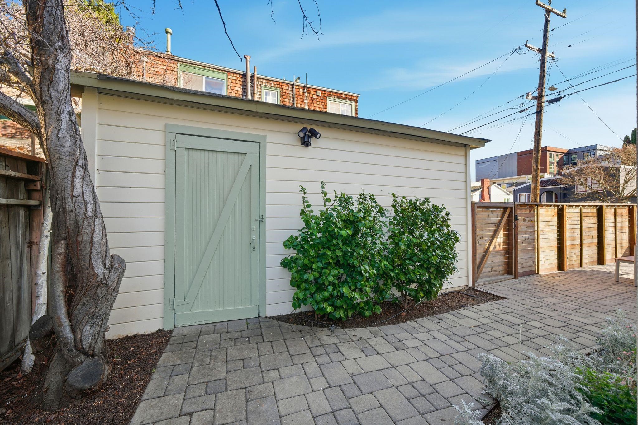 Detail Gallery Image 35 of 46 For 2401 Carleton Street, Berkeley,  CA 94704 - 3 Beds | 2/1 Baths