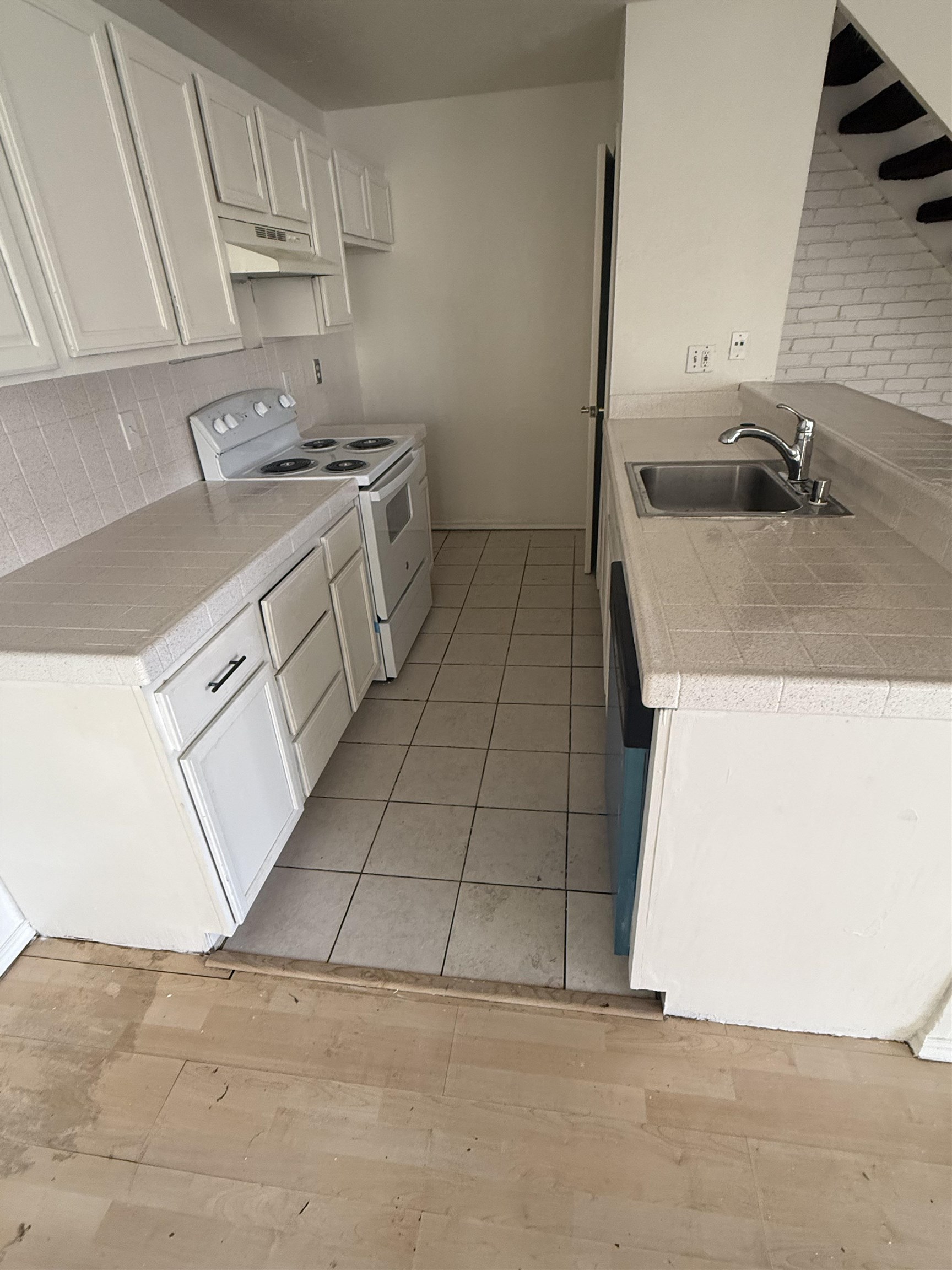 Photo #2: 41122257 Listing: Photo #2