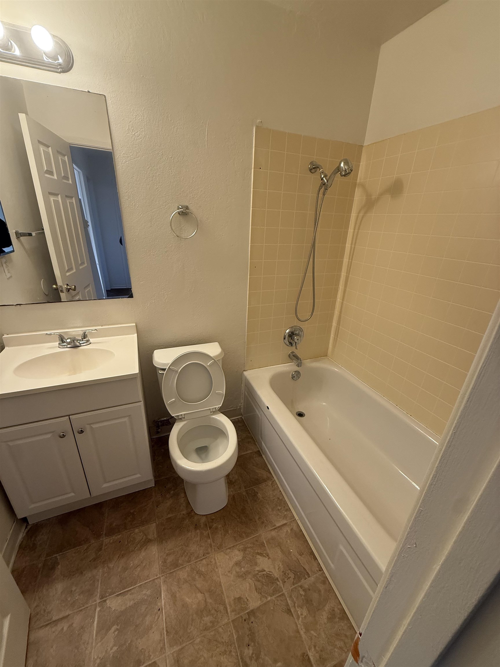 Photo #5: 41122257 Listing: Photo #5