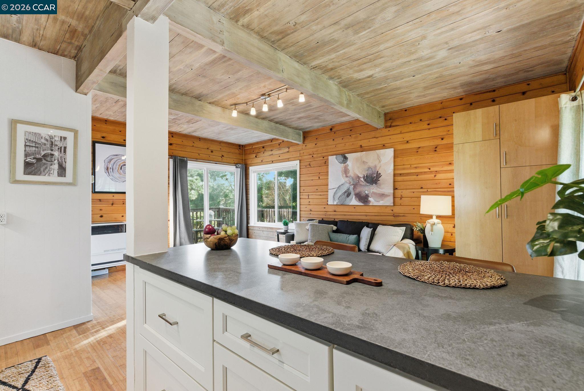 Detail Gallery Image 12 of 48 For 3382 Dwight Way, Berkeley,  CA 94704 - 1 Beds | 1/1 Baths