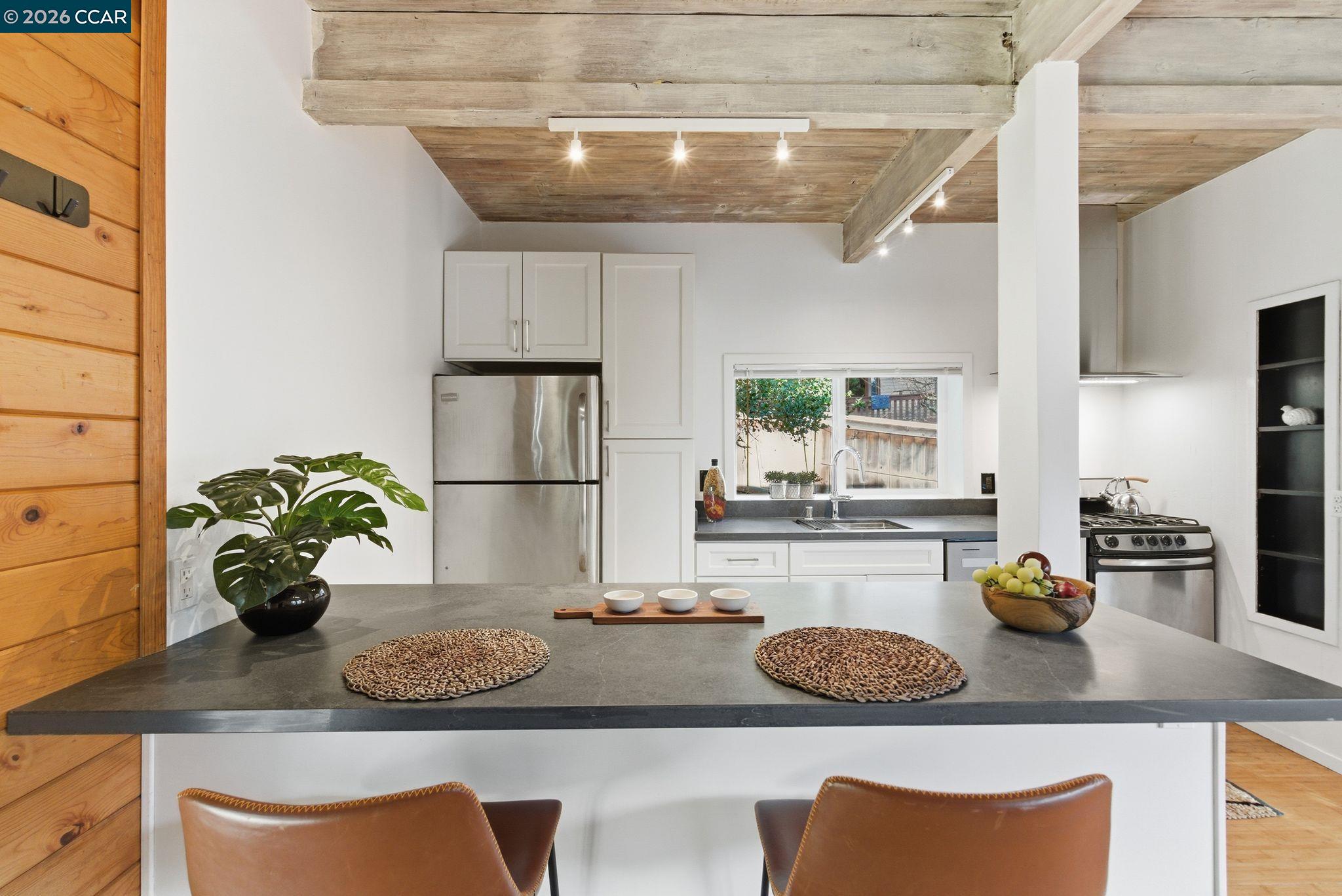 Detail Gallery Image 16 of 48 For 3382 Dwight Way, Berkeley,  CA 94704 - 1 Beds | 1/1 Baths