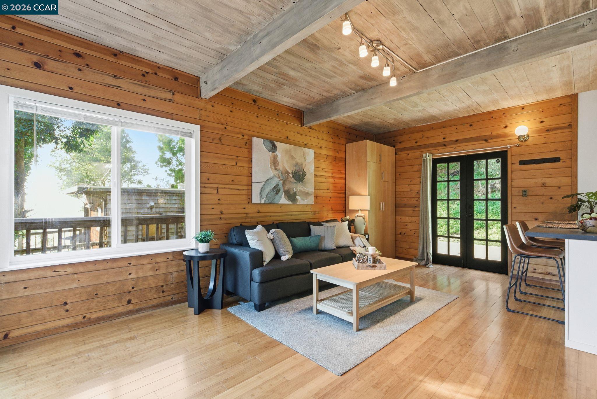 Detail Gallery Image 3 of 48 For 3382 Dwight Way, Berkeley,  CA 94704 - 1 Beds | 1/1 Baths