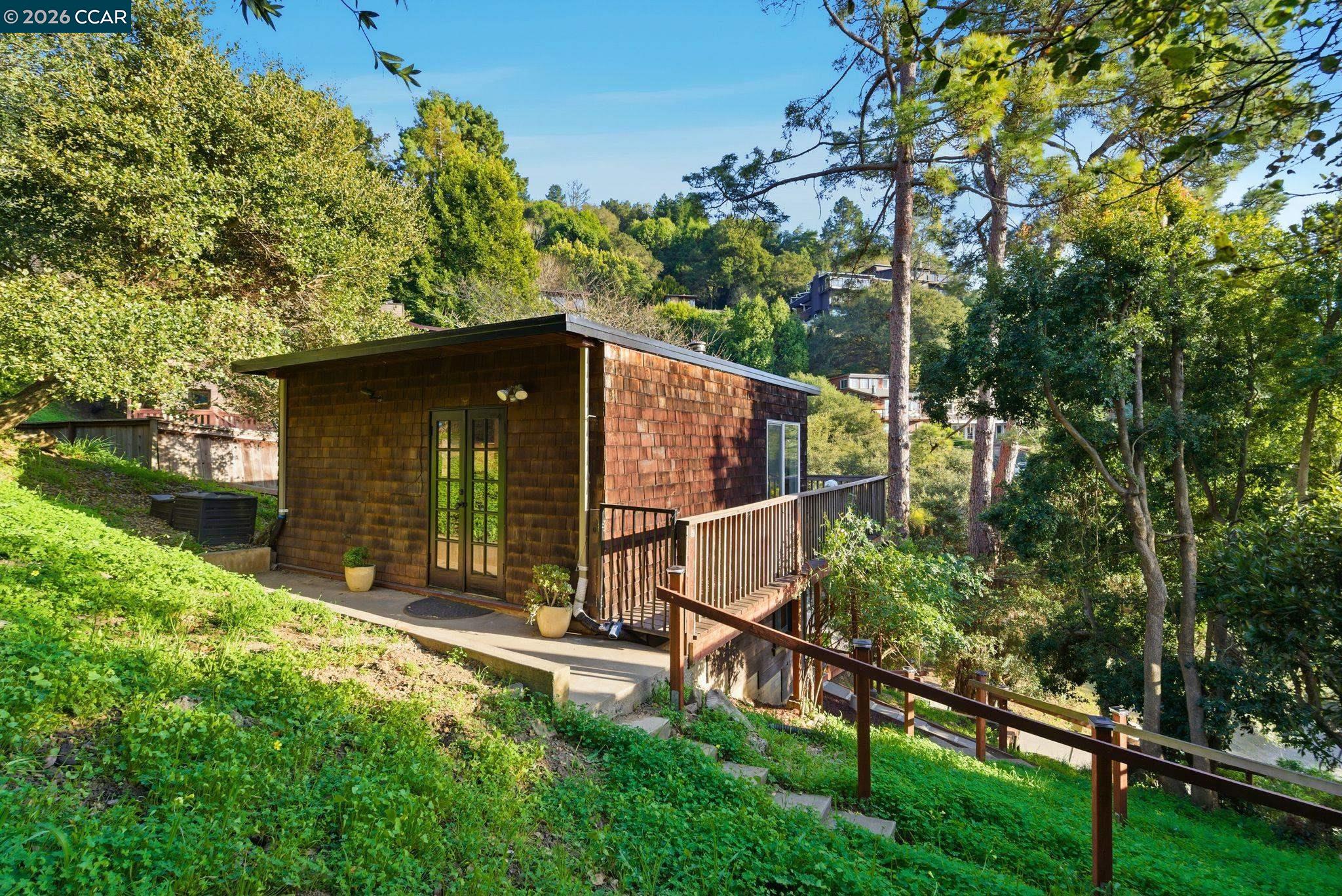 Detail Gallery Image 25 of 48 For 3382 Dwight Way, Berkeley,  CA 94704 - 1 Beds | 1/1 Baths