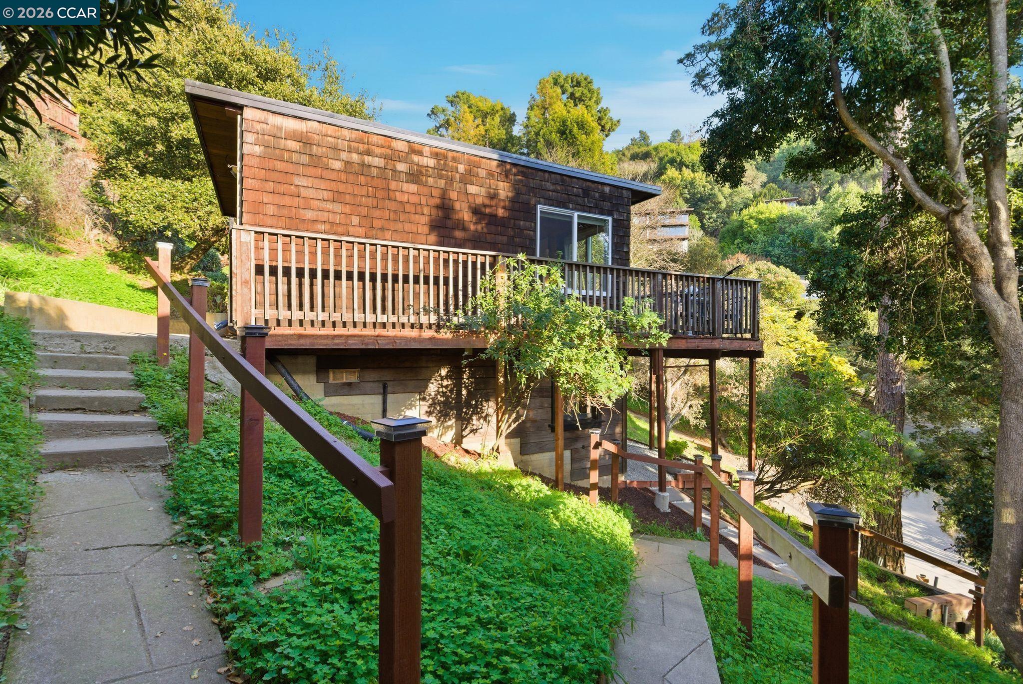 Detail Gallery Image 27 of 48 For 3382 Dwight Way, Berkeley,  CA 94704 - 1 Beds | 1/1 Baths