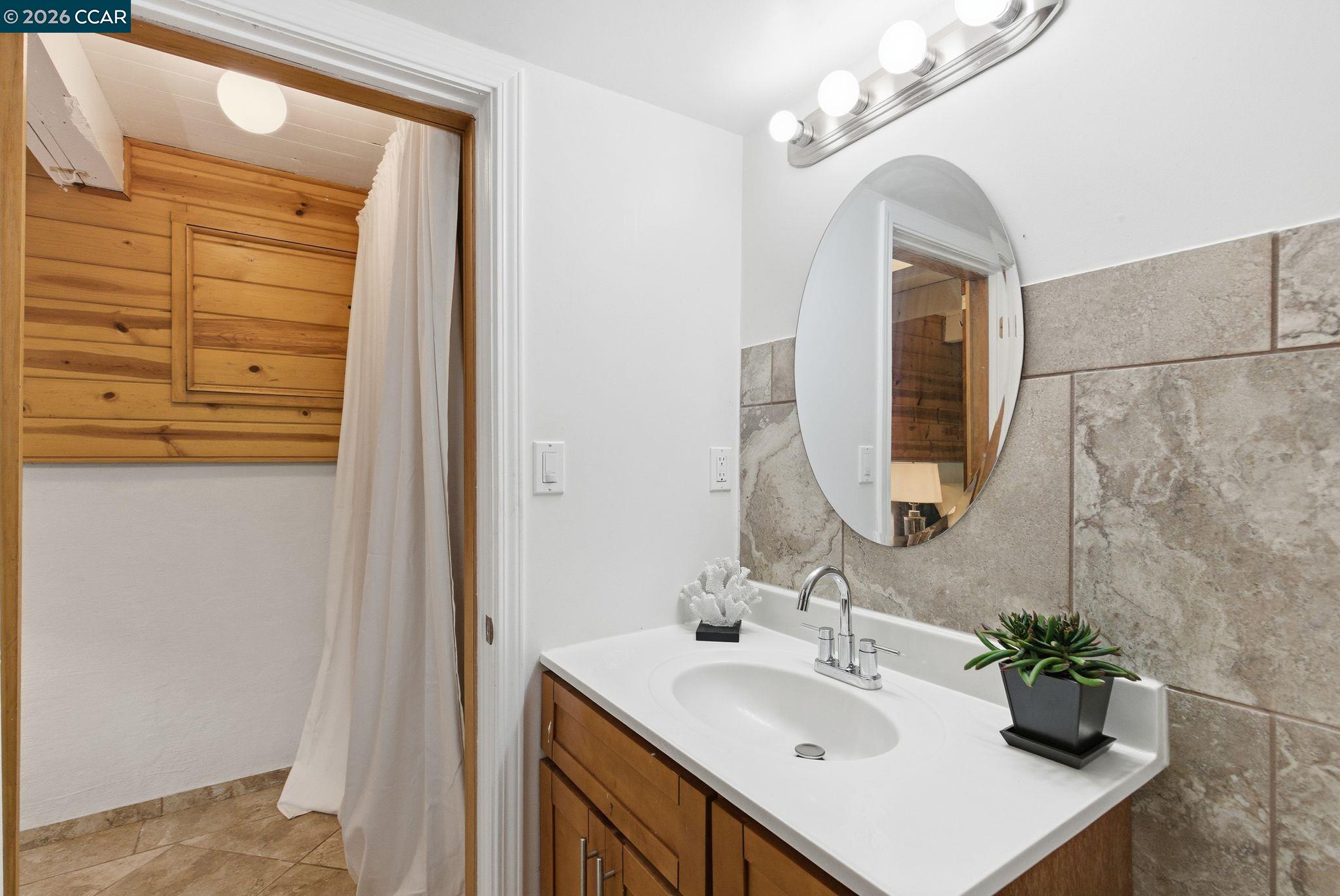 Detail Gallery Image 37 of 48 For 3382 Dwight Way, Berkeley,  CA 94704 - 1 Beds | 1/1 Baths