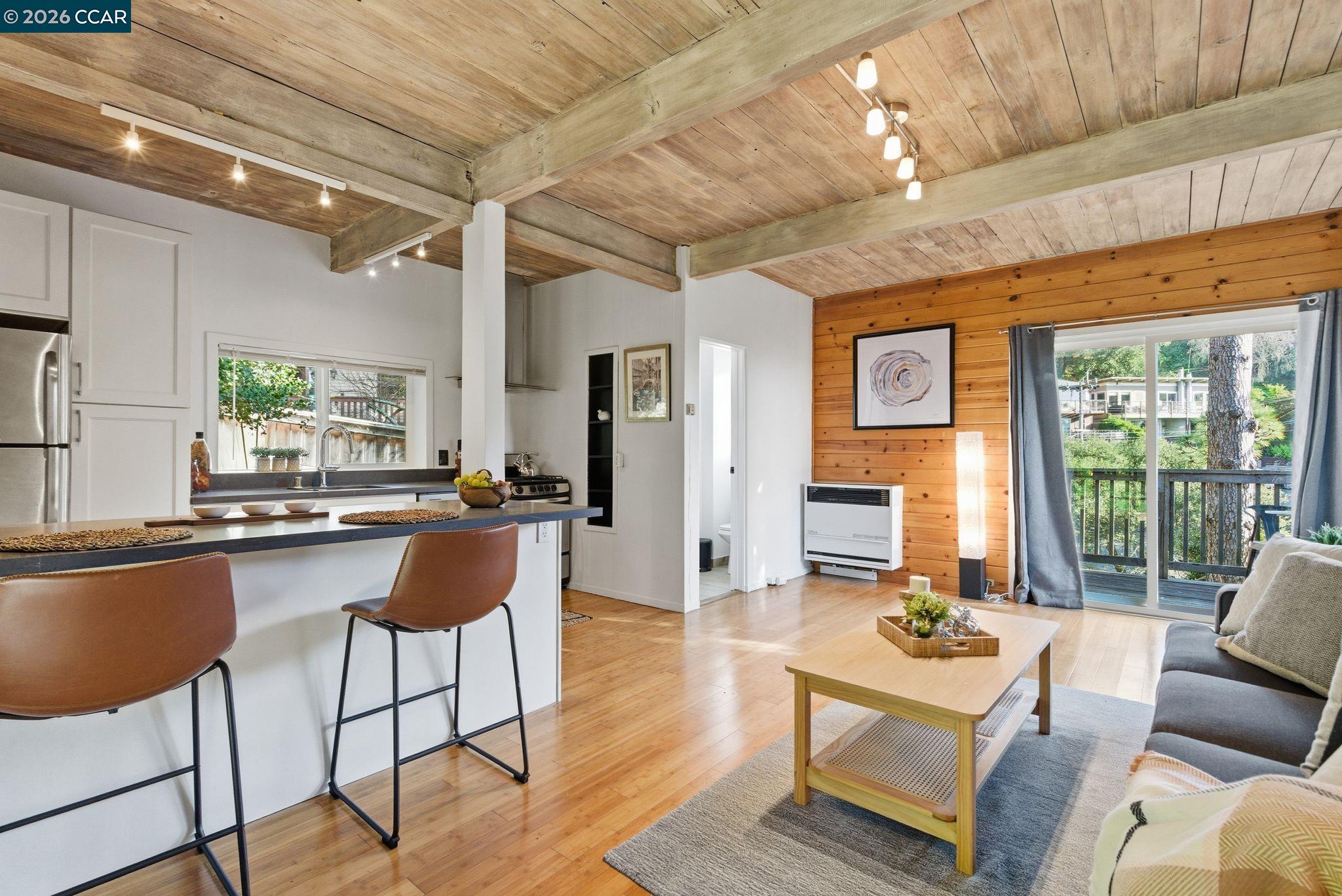 Detail Gallery Image 5 of 48 For 3382 Dwight Way, Berkeley,  CA 94704 - 1 Beds | 1/1 Baths