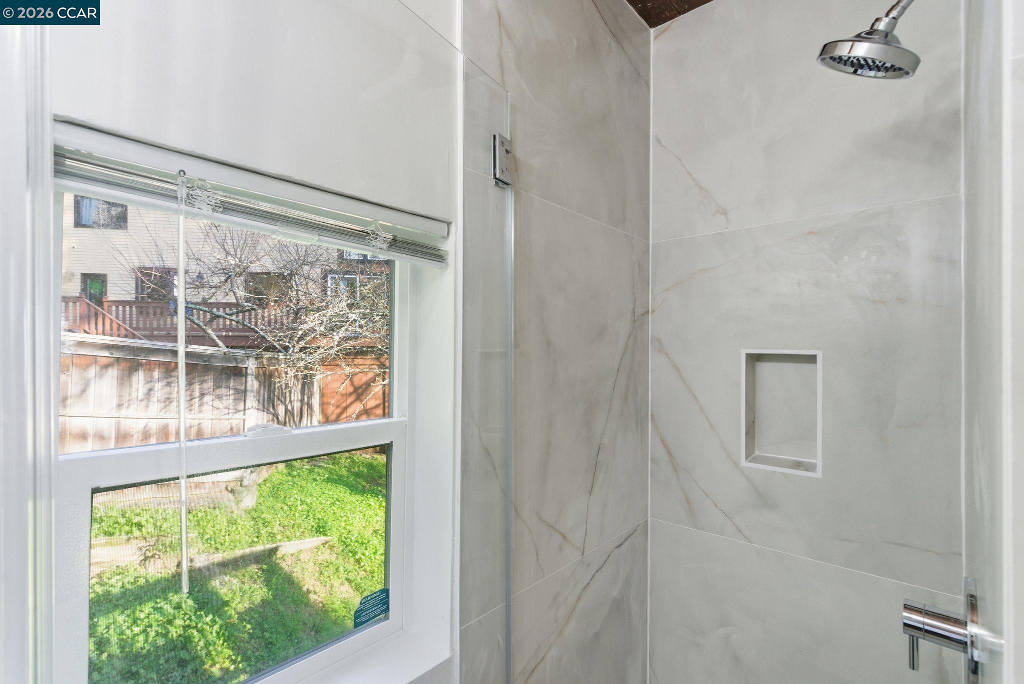 Detail Gallery Image 8 of 48 For 3382 Dwight Way, Berkeley,  CA 94704 - 1 Beds | 1/1 Baths