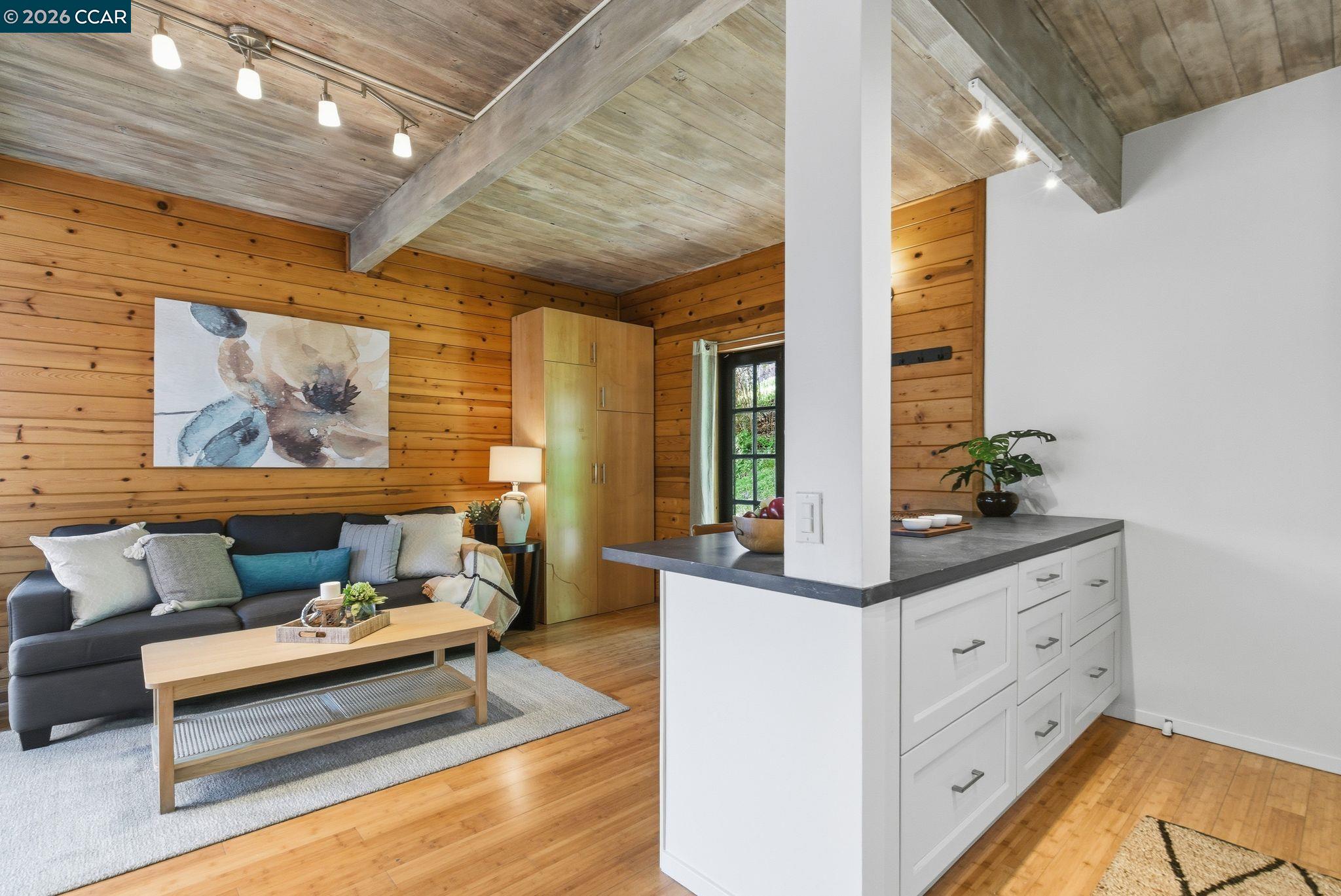 Detail Gallery Image 10 of 48 For 3382 Dwight Way, Berkeley,  CA 94704 - 1 Beds | 1/1 Baths