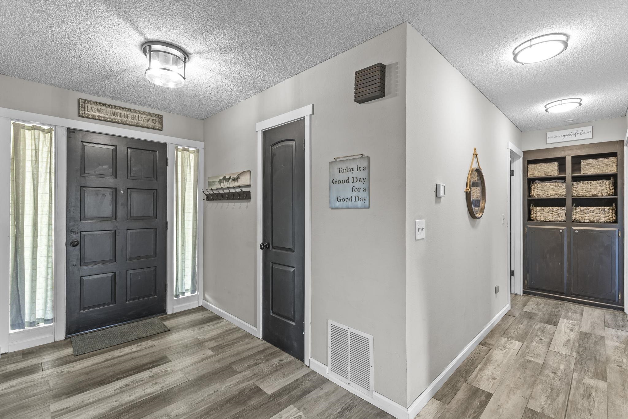 Detail Gallery Image 3 of 38 For 25820 S Macarthur Dr, Tracy,  CA 95376 - 3 Beds | 2/1 Baths