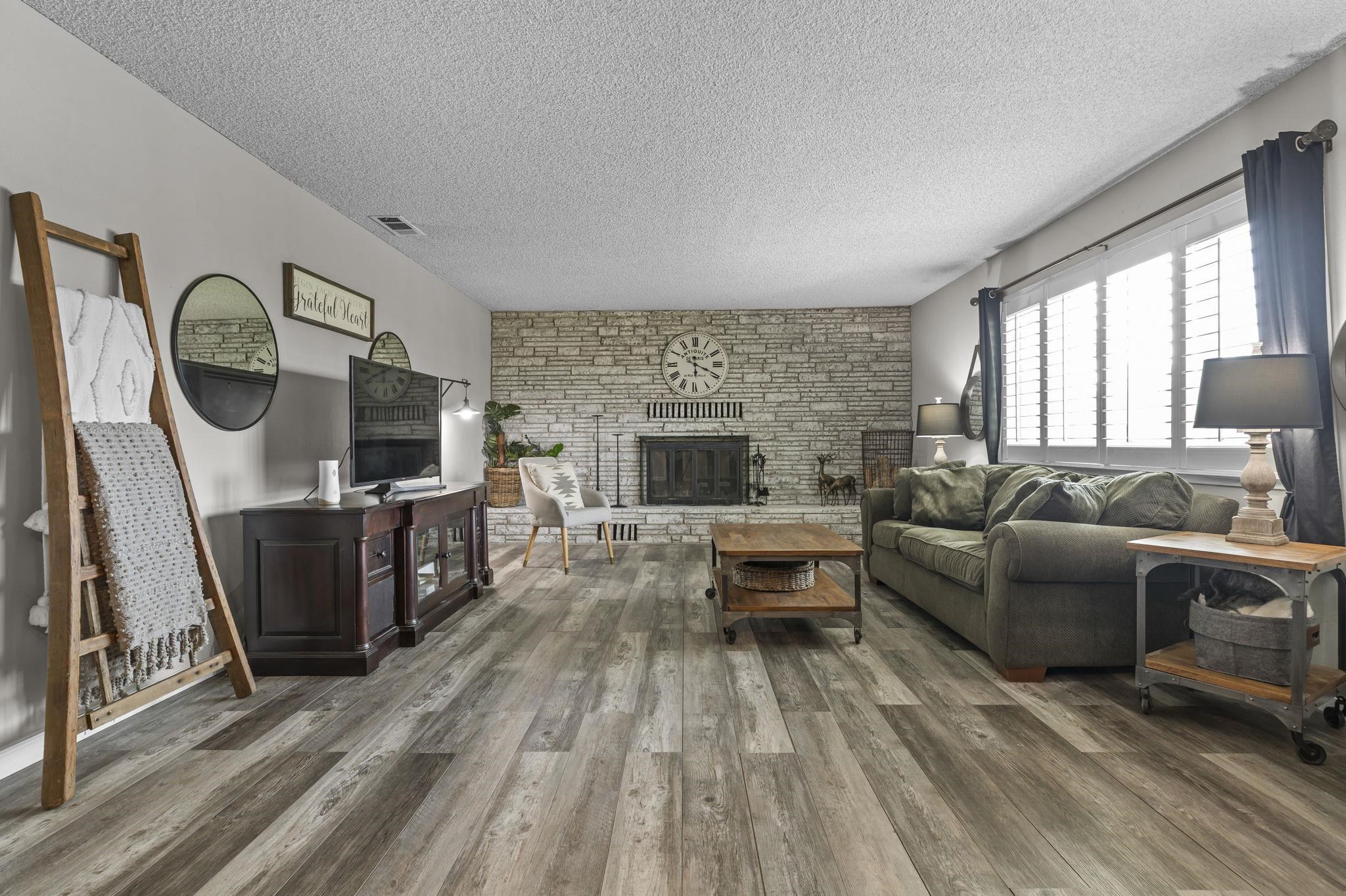 Detail Gallery Image 4 of 38 For 25820 S Macarthur Dr, Tracy,  CA 95376 - 3 Beds | 2/1 Baths