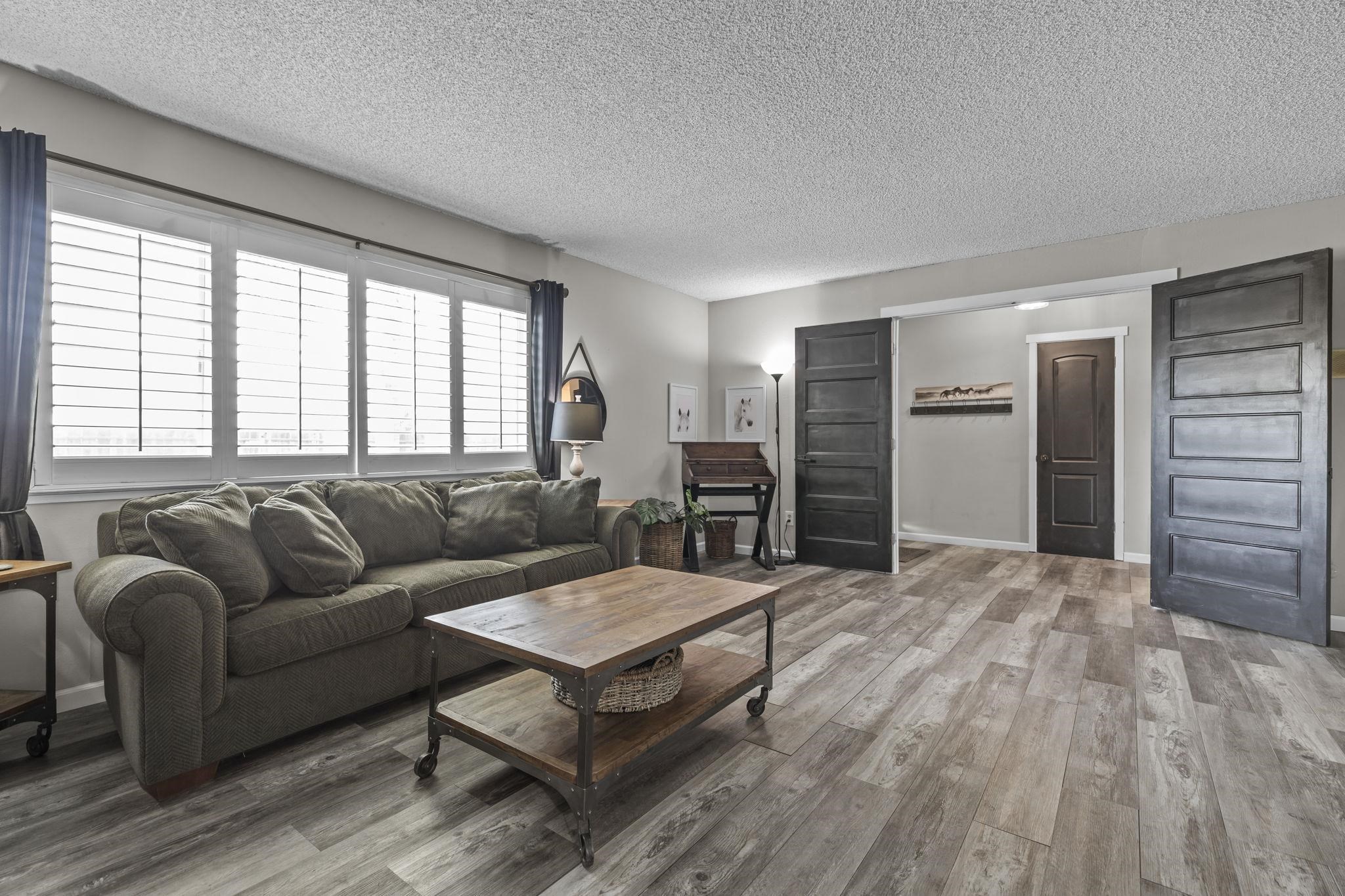 Detail Gallery Image 5 of 38 For 25820 S Macarthur Dr, Tracy,  CA 95376 - 3 Beds | 2/1 Baths