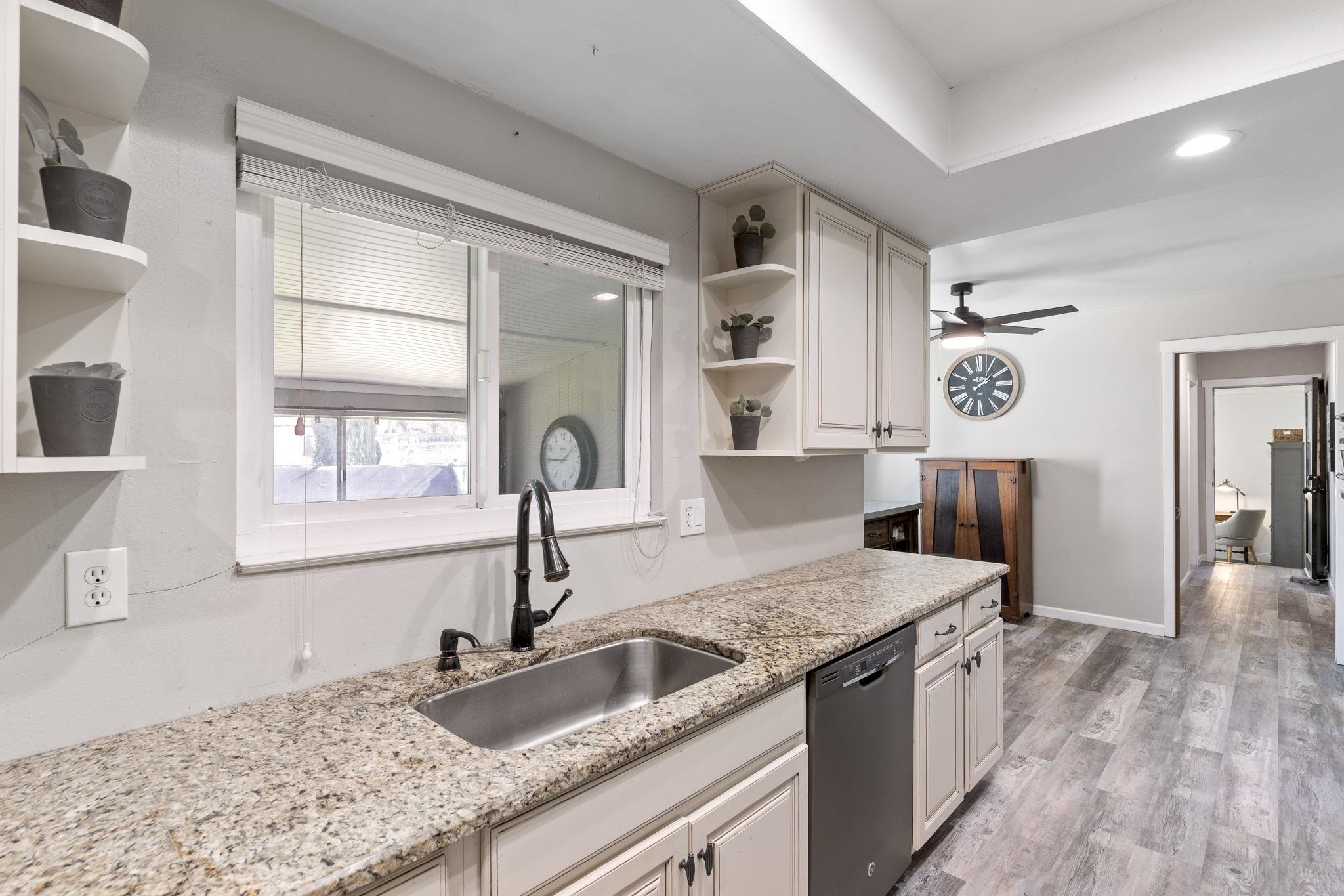 Detail Gallery Image 8 of 38 For 25820 S Macarthur Dr, Tracy,  CA 95376 - 3 Beds | 2/1 Baths