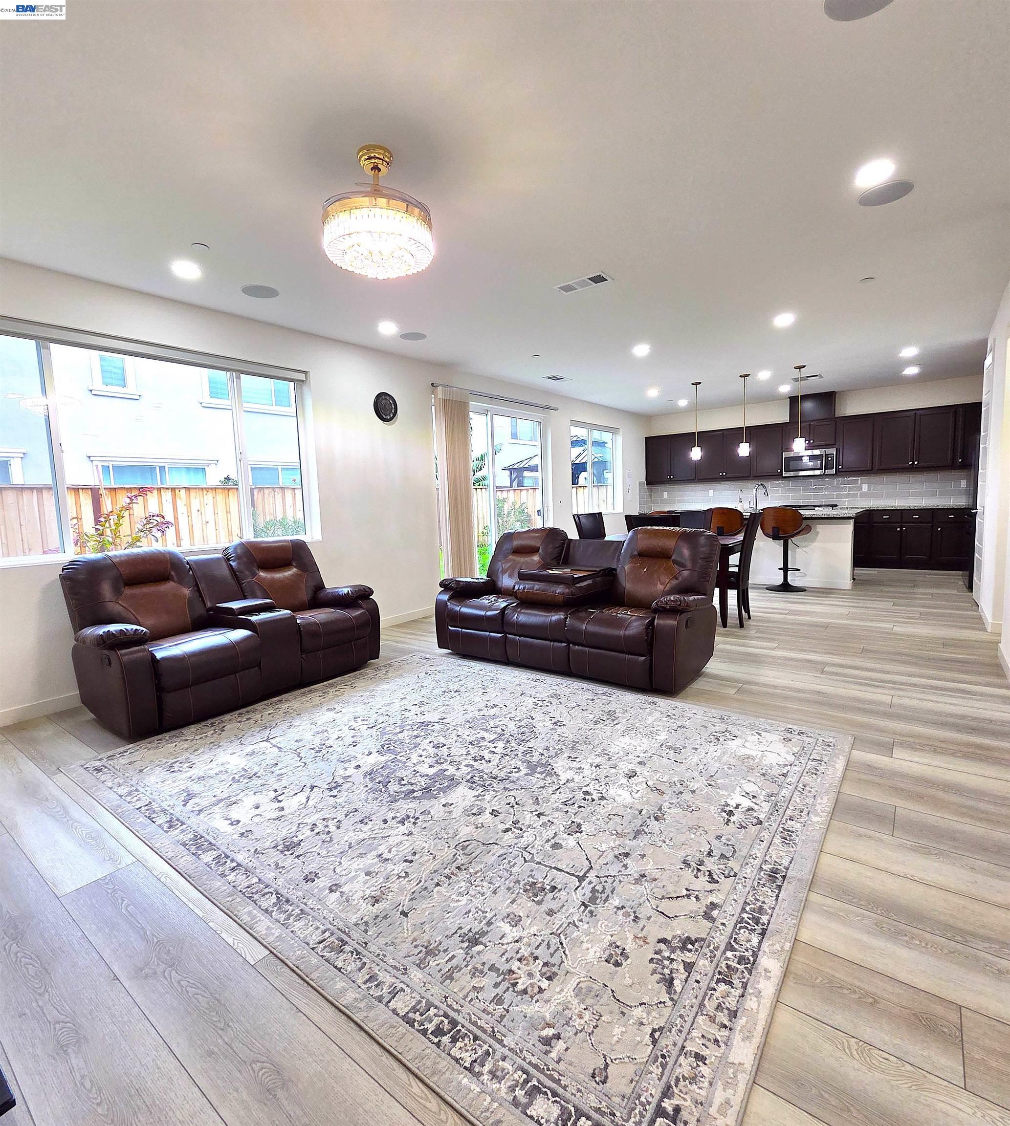 Detail Gallery Image 4 of 39 For 5390 Shenandoah Valley Ln, Antioch,  CA 94531 - 4 Beds | 3 Baths