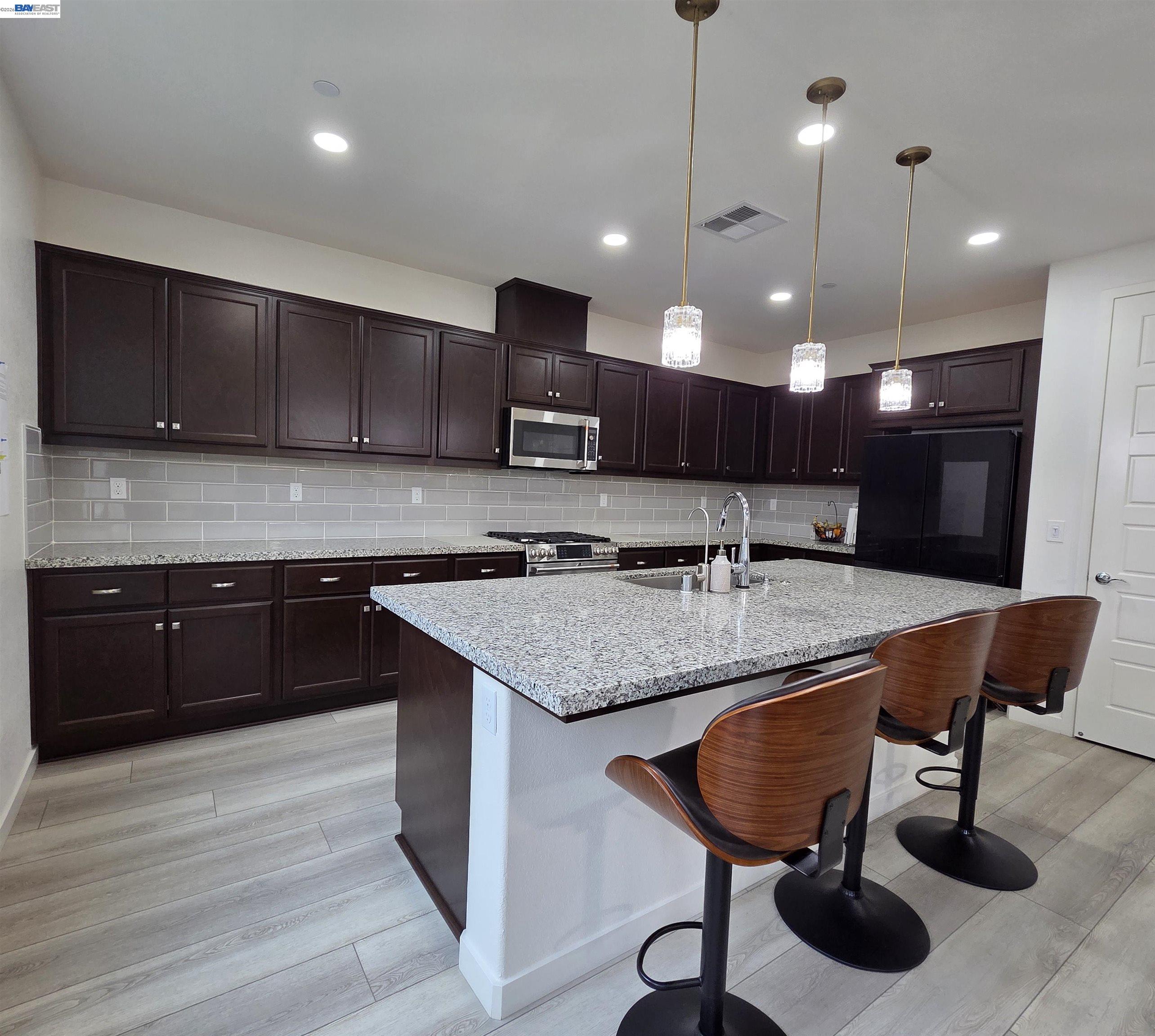 Detail Gallery Image 9 of 39 For 5390 Shenandoah Valley Ln, Antioch,  CA 94531 - 4 Beds | 3 Baths