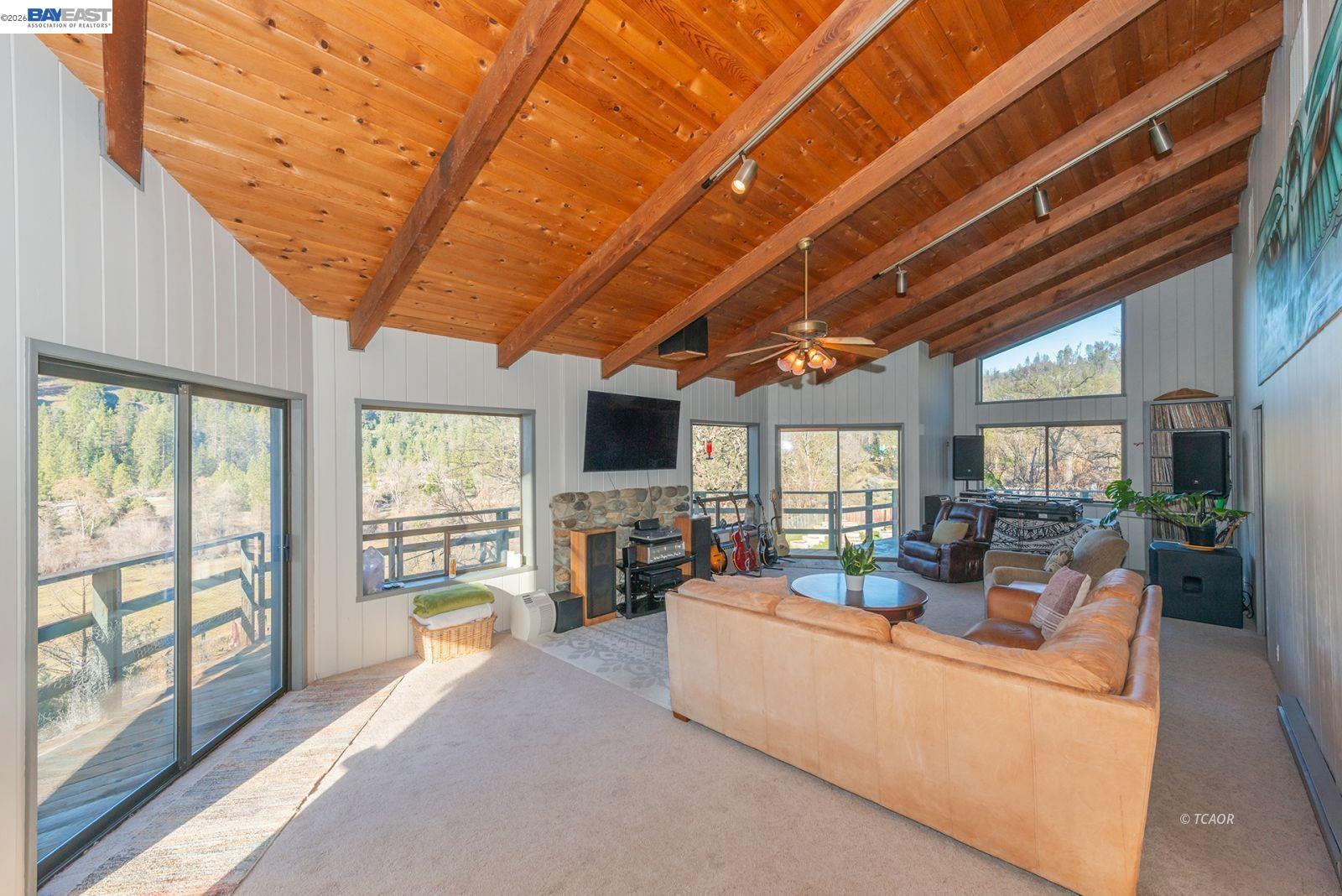 Detail Gallery Image 11 of 60 For 1476 Poker Bar Rd, Douglas City,  CA 96024 - 4 Beds | 3 Baths