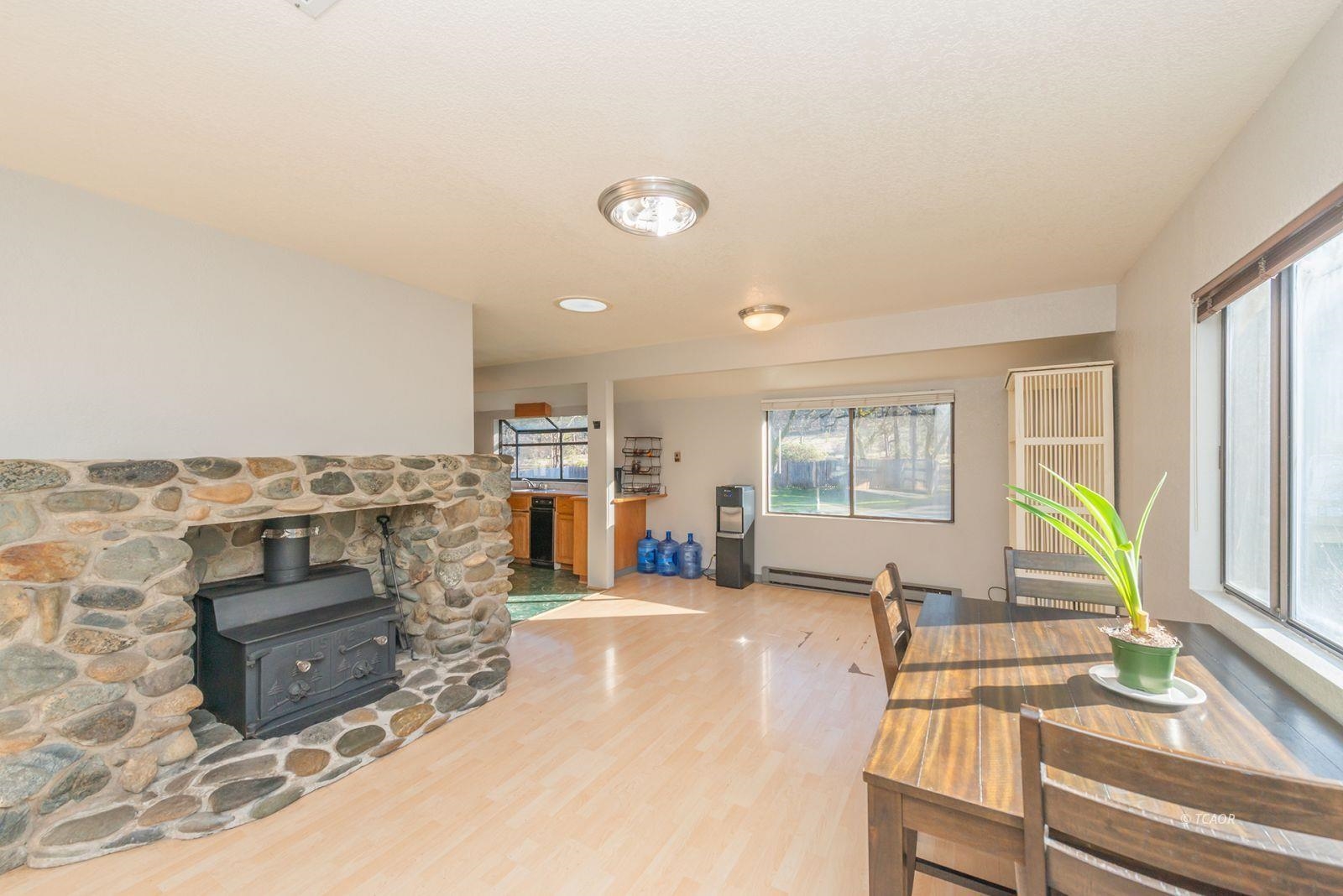 Detail Gallery Image 11 of 49 For 1476 Poker Bar Rd, Douglas City,  CA 96024 - 4 Beds | 3 Baths