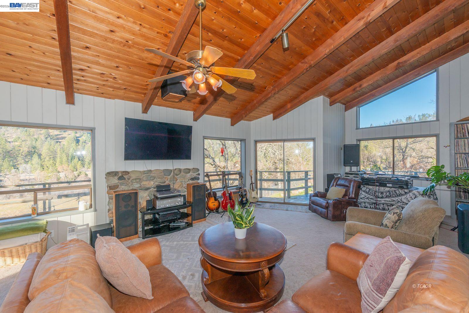 Detail Gallery Image 12 of 60 For 1476 Poker Bar Rd, Douglas City,  CA 96024 - 4 Beds | 3 Baths